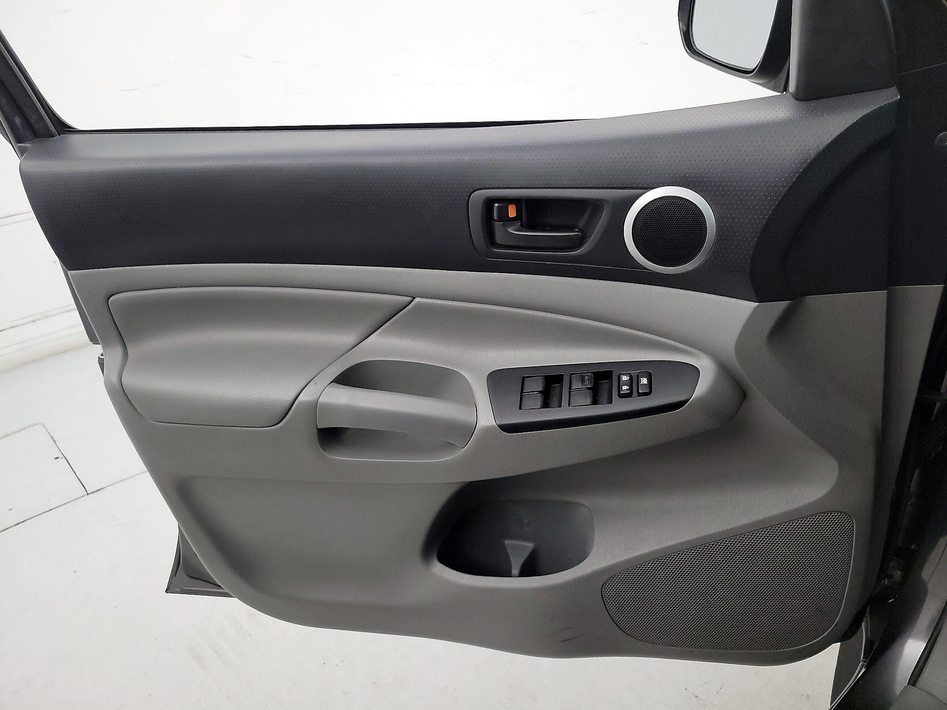 Thumbnail: 2014 Toyota Tacoma - 12