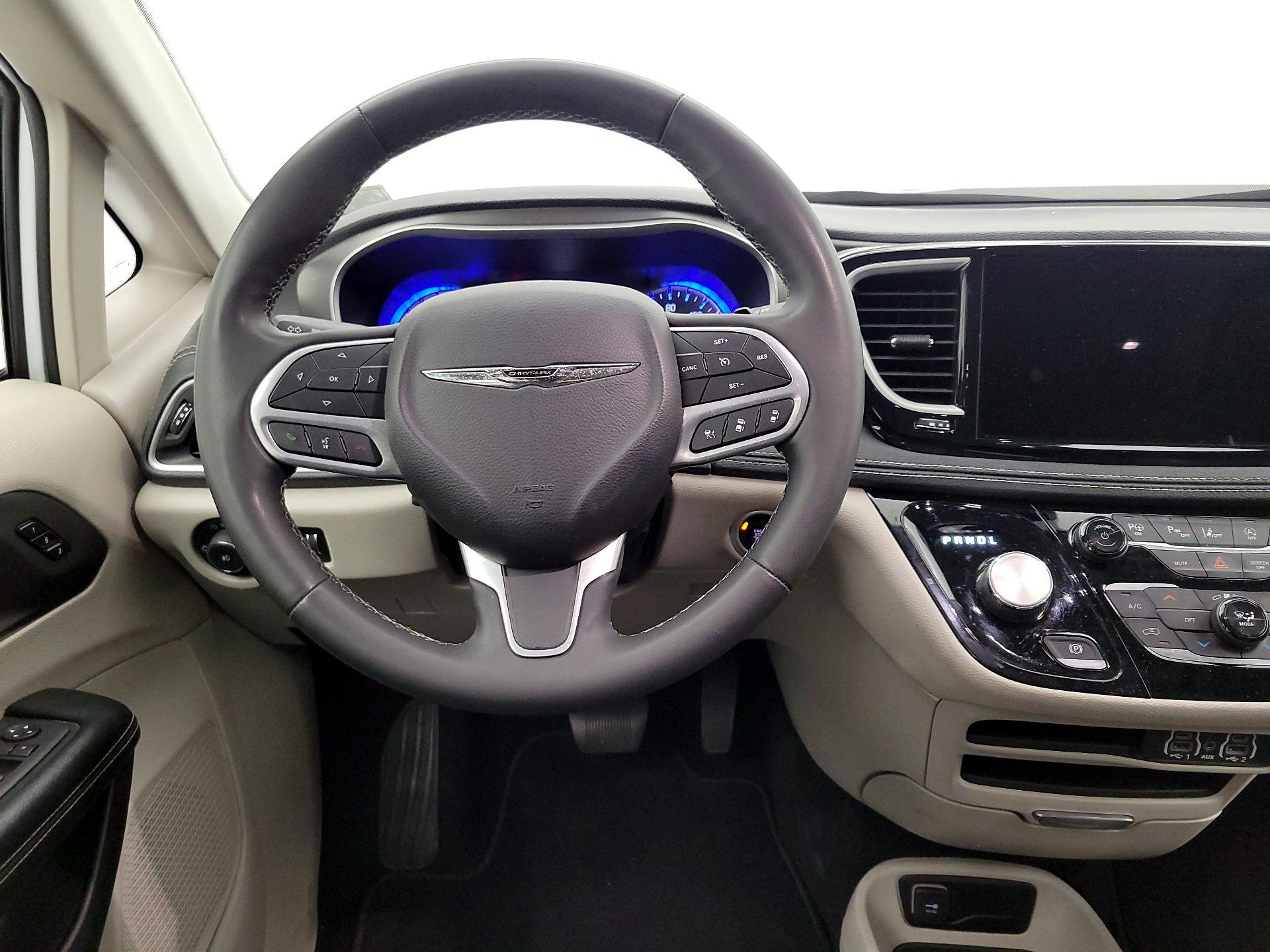 Thumbnail: 2023 Chrysler Pacifica - 10
