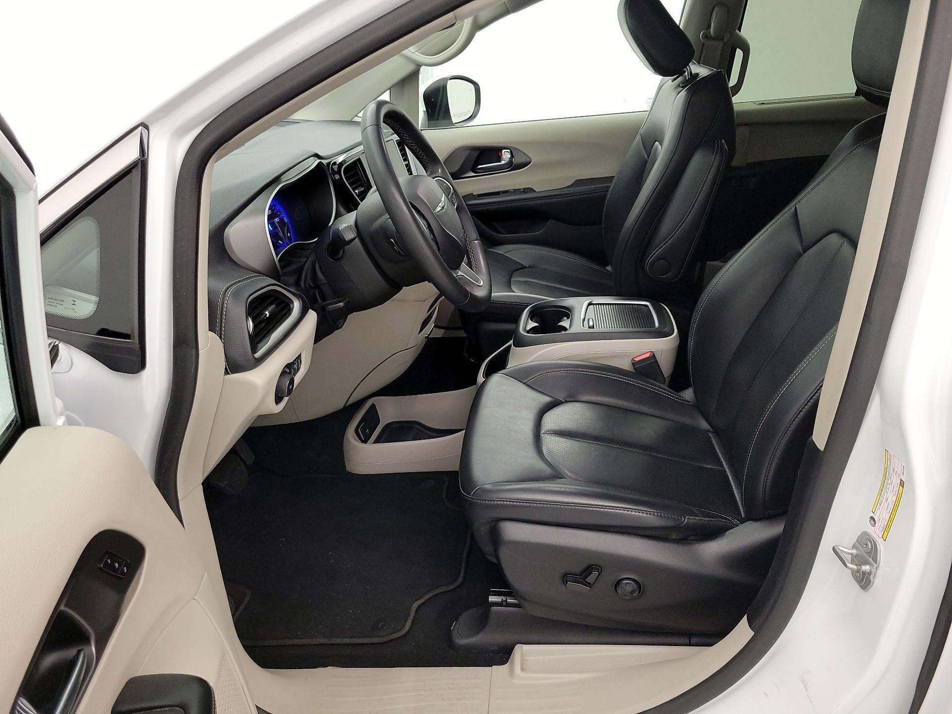 Thumbnail: 2023 Chrysler Pacifica - 11
