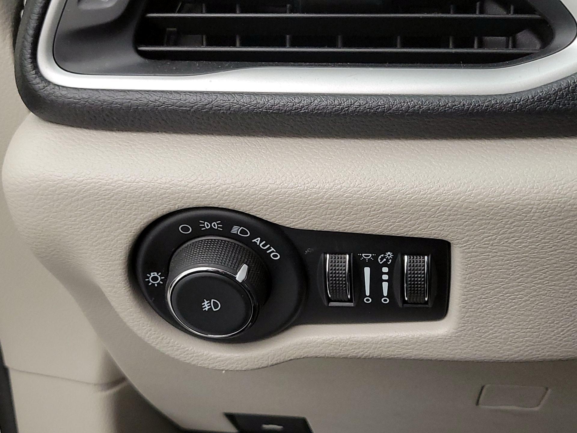 Thumbnail: 2023 Chrysler Pacifica - 13