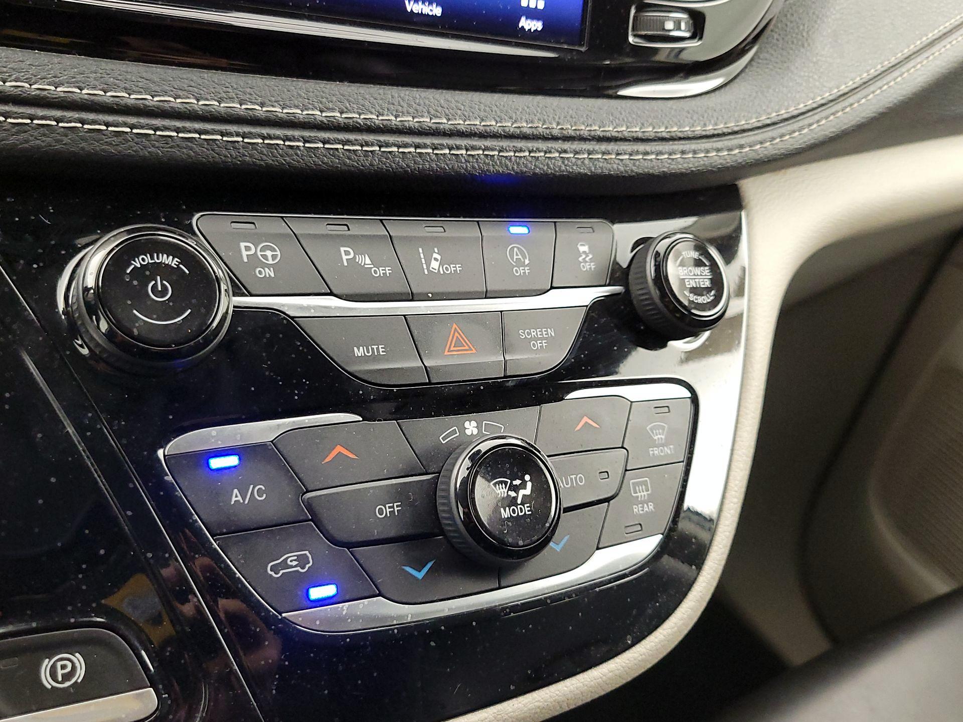 Thumbnail: 2023 Chrysler Pacifica - 16