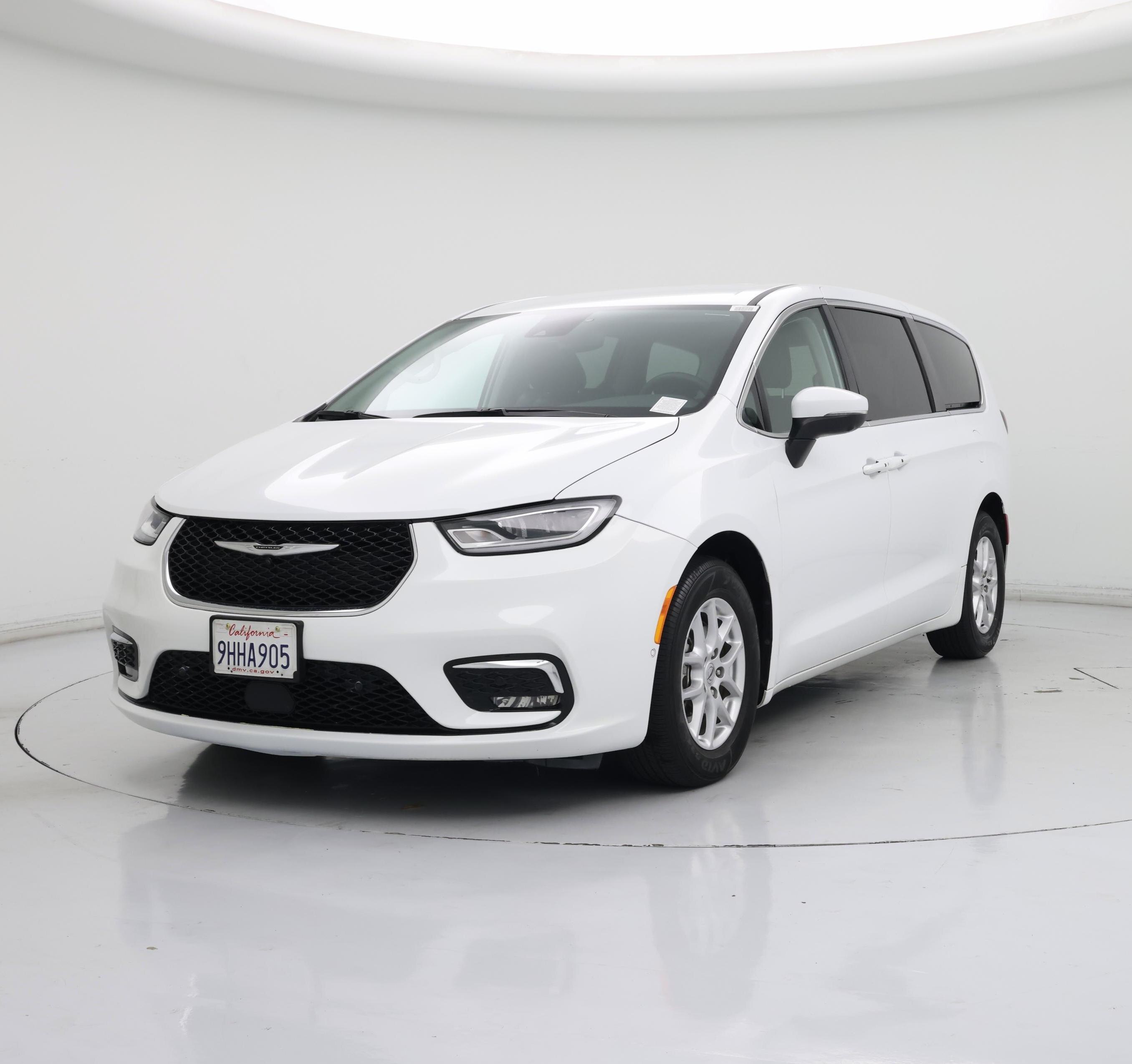 Thumbnail: 2023 Chrysler Pacifica - 4