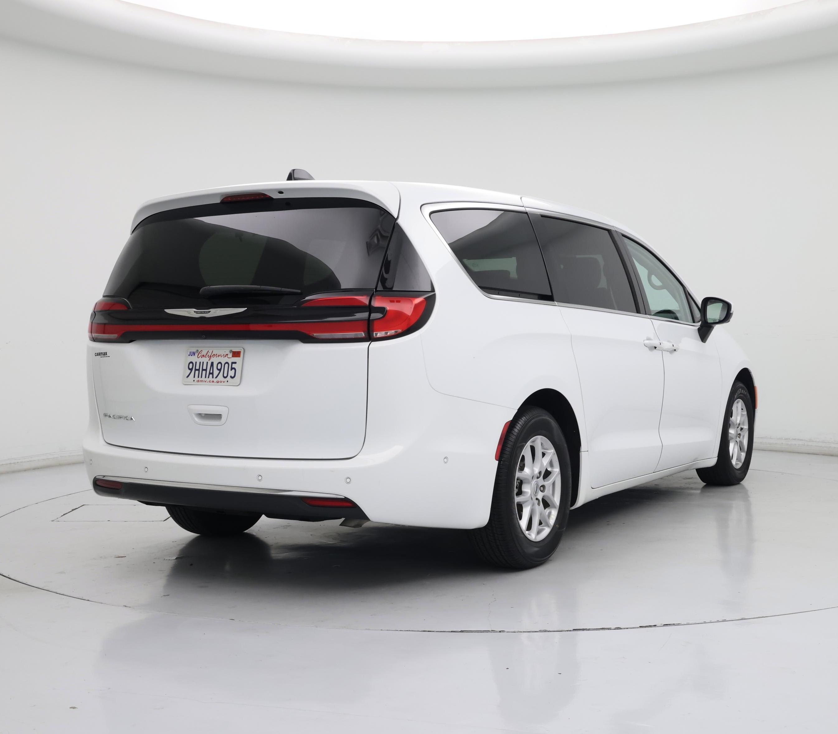 Thumbnail: 2023 Chrysler Pacifica - 8