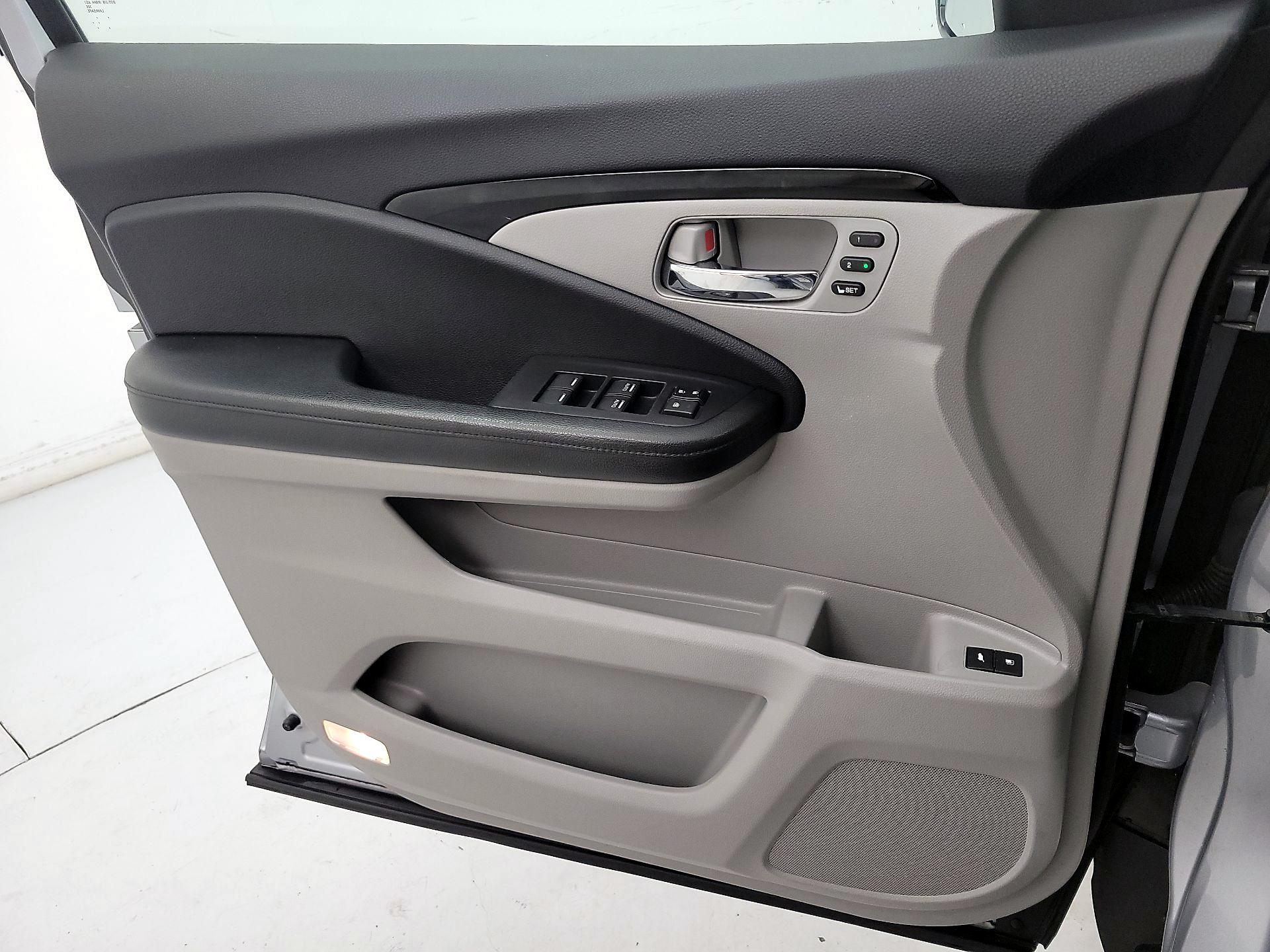 Thumbnail: 2016 Honda Pilot - 12