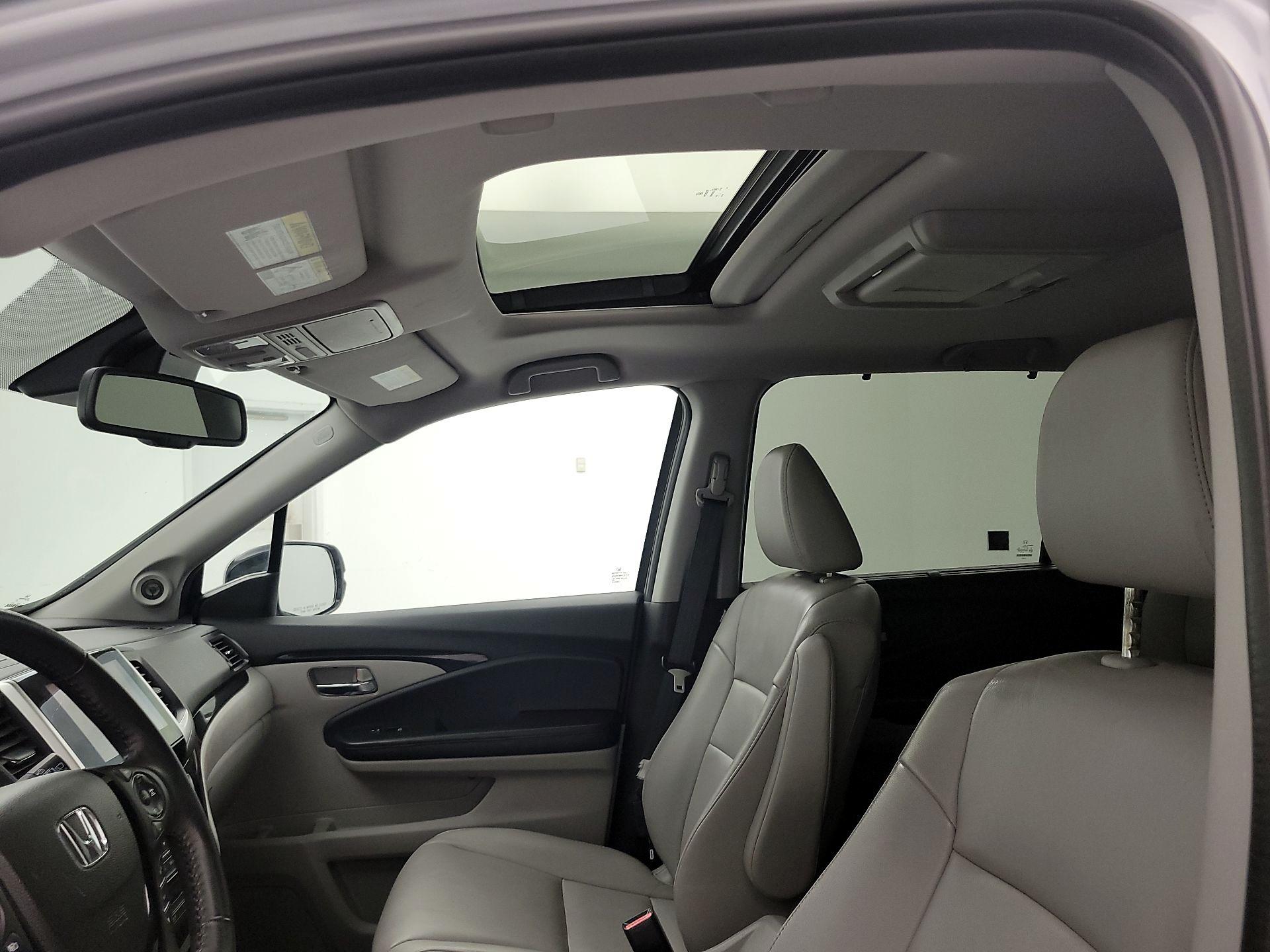 Thumbnail: 2016 Honda Pilot - 19