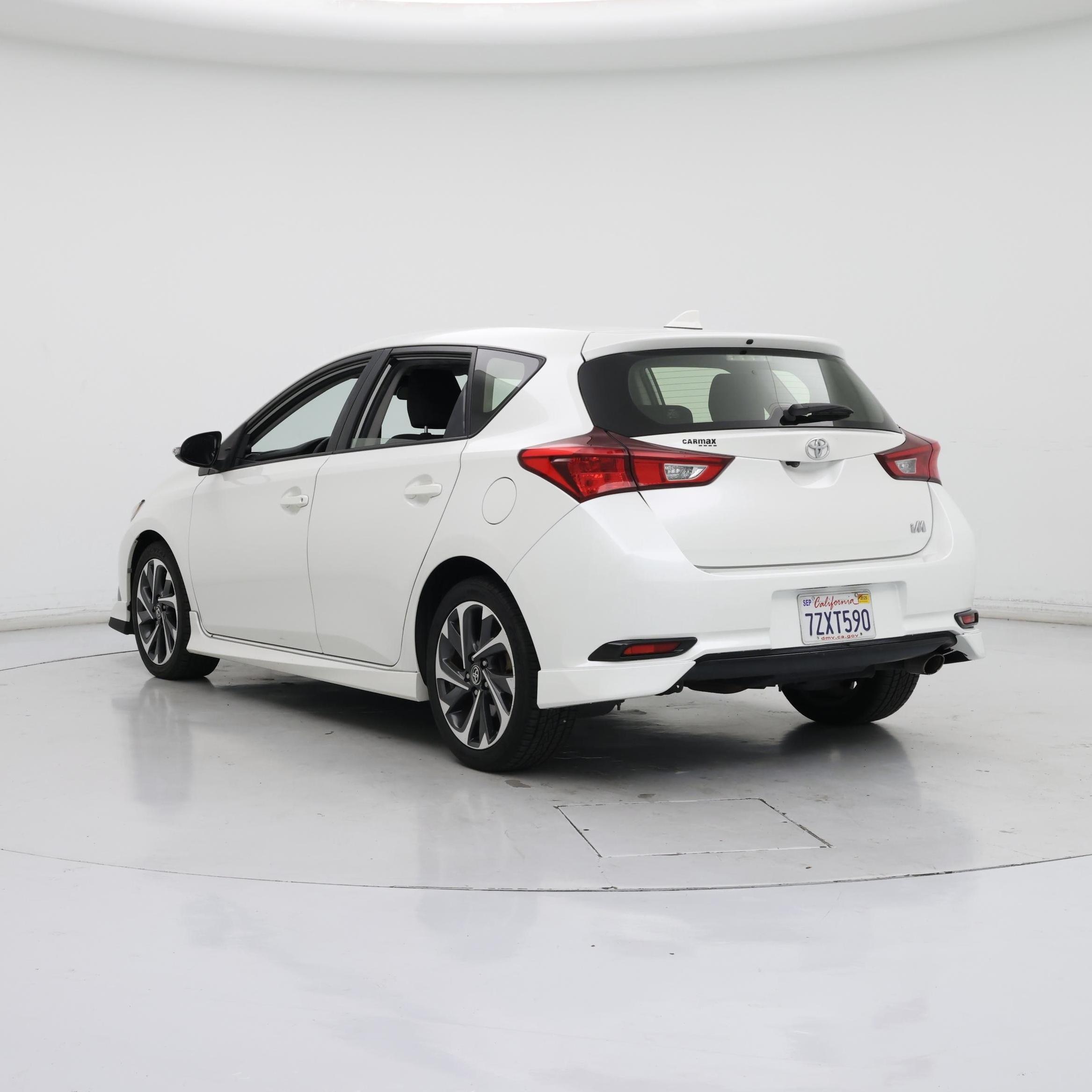 Thumbnail: 2017 Toyota Corolla iM - 2