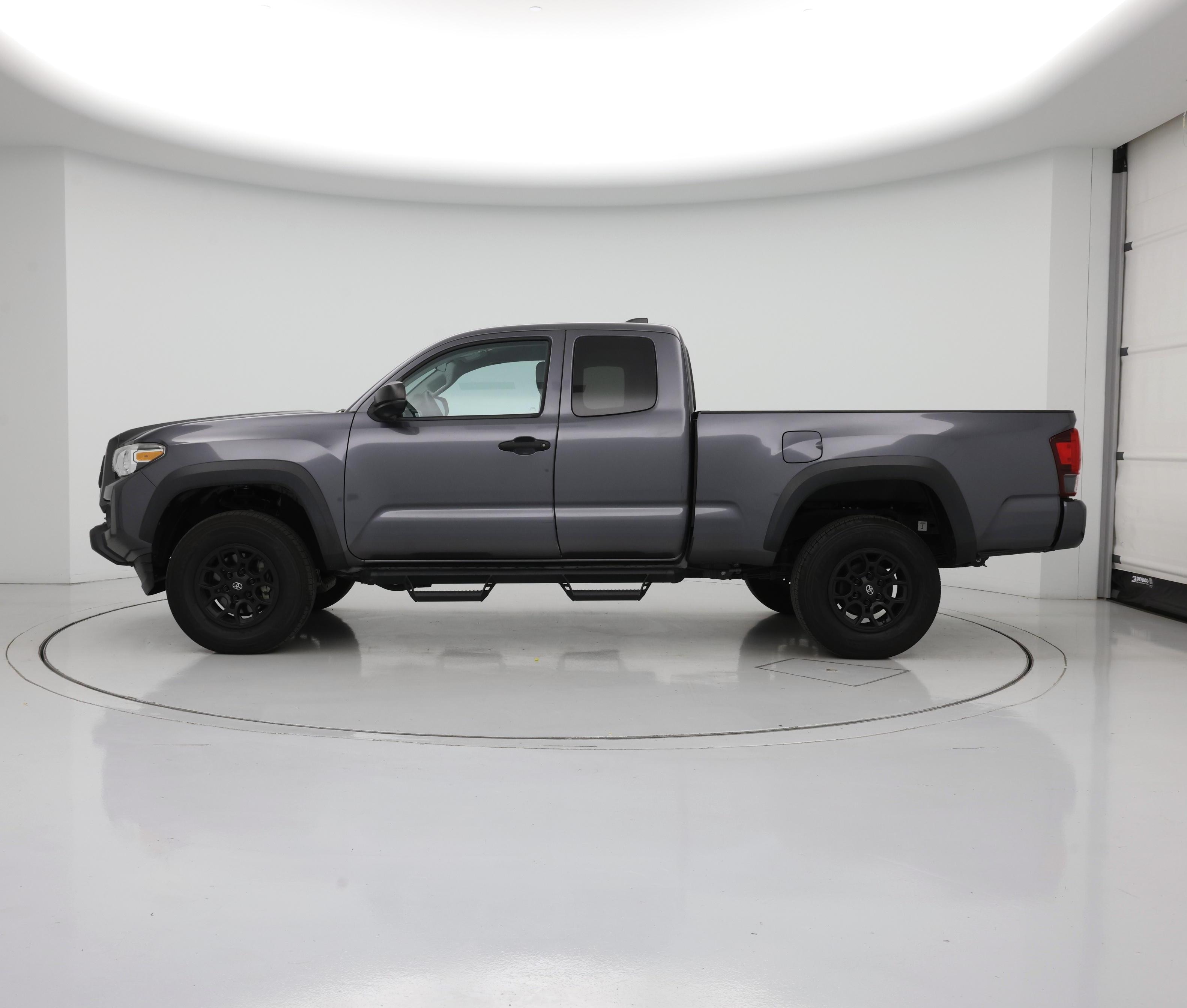 Thumbnail: 2020 Toyota Tacoma - 3