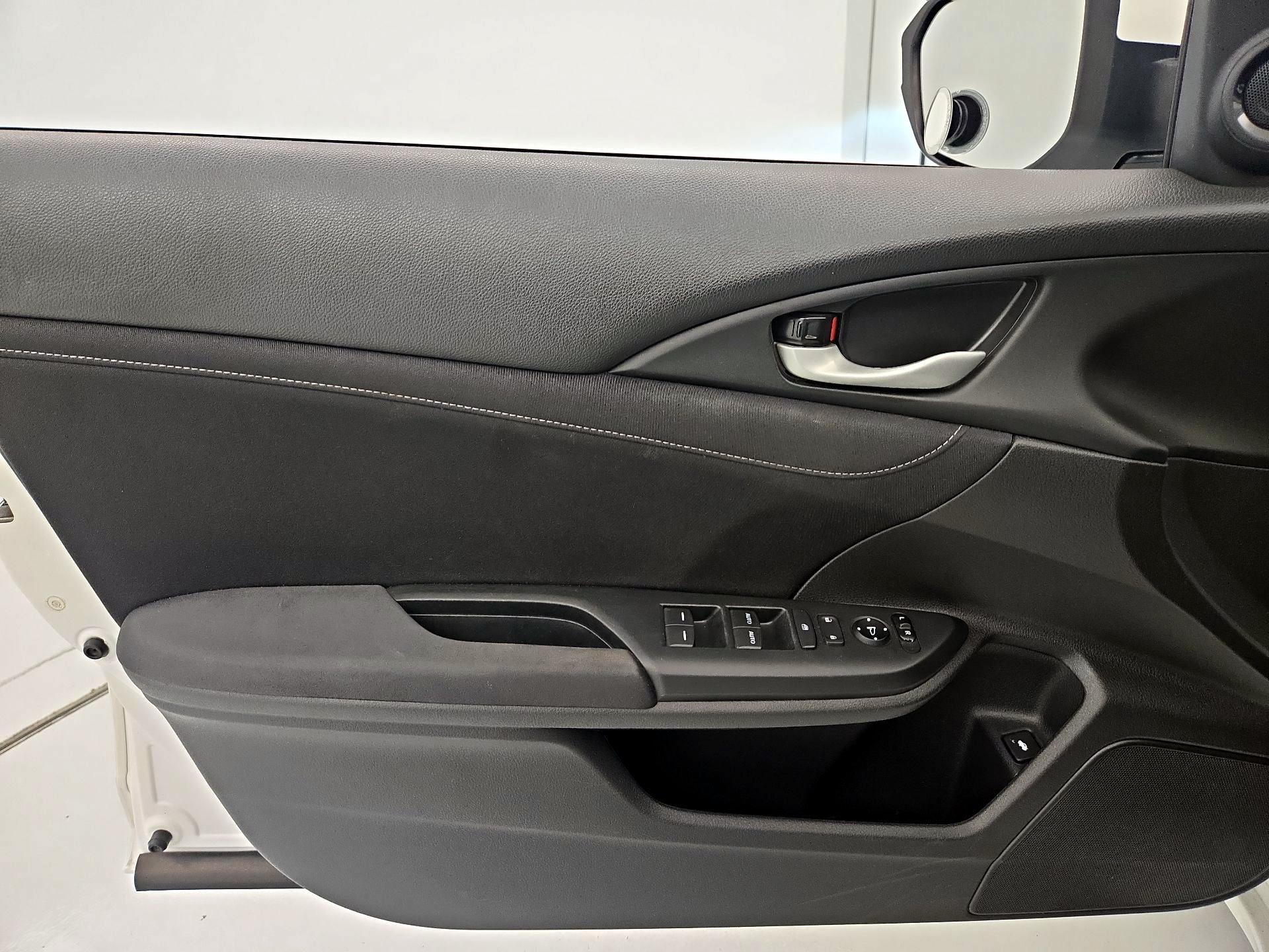 Thumbnail: 2019 Honda Insight - 12