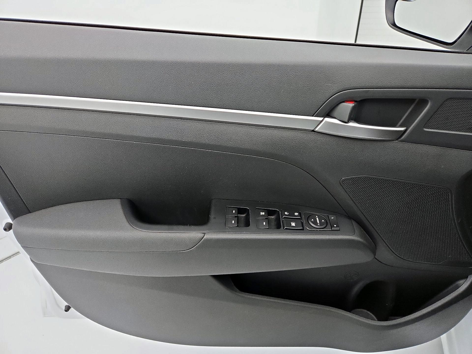 Thumbnail: 2019 Hyundai Elantra - 12