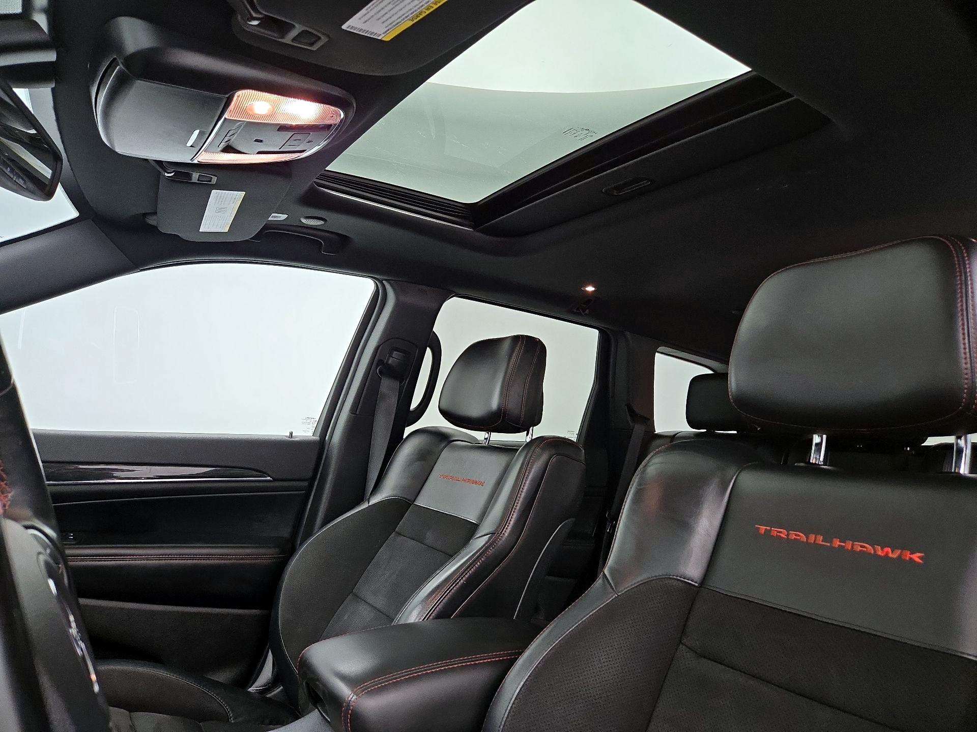 Thumbnail: 2020 Jeep Grand Cherokee - 20