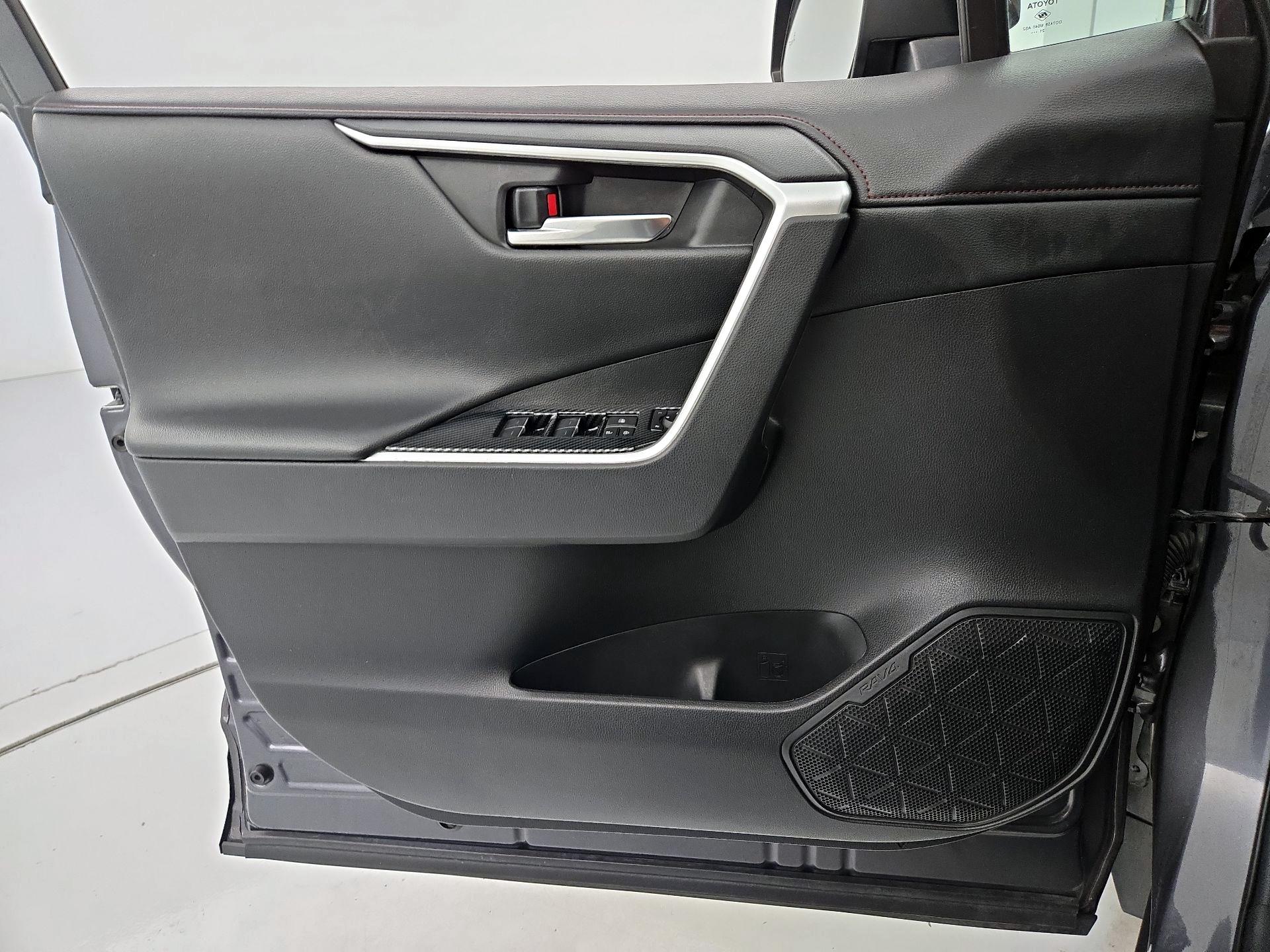 Thumbnail: 2022 Toyota RAV4 - 12