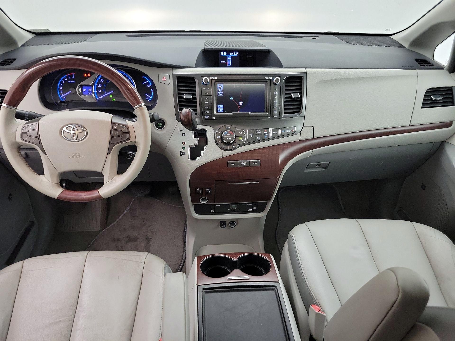 Thumbnail: 2013 Toyota Sienna - 9