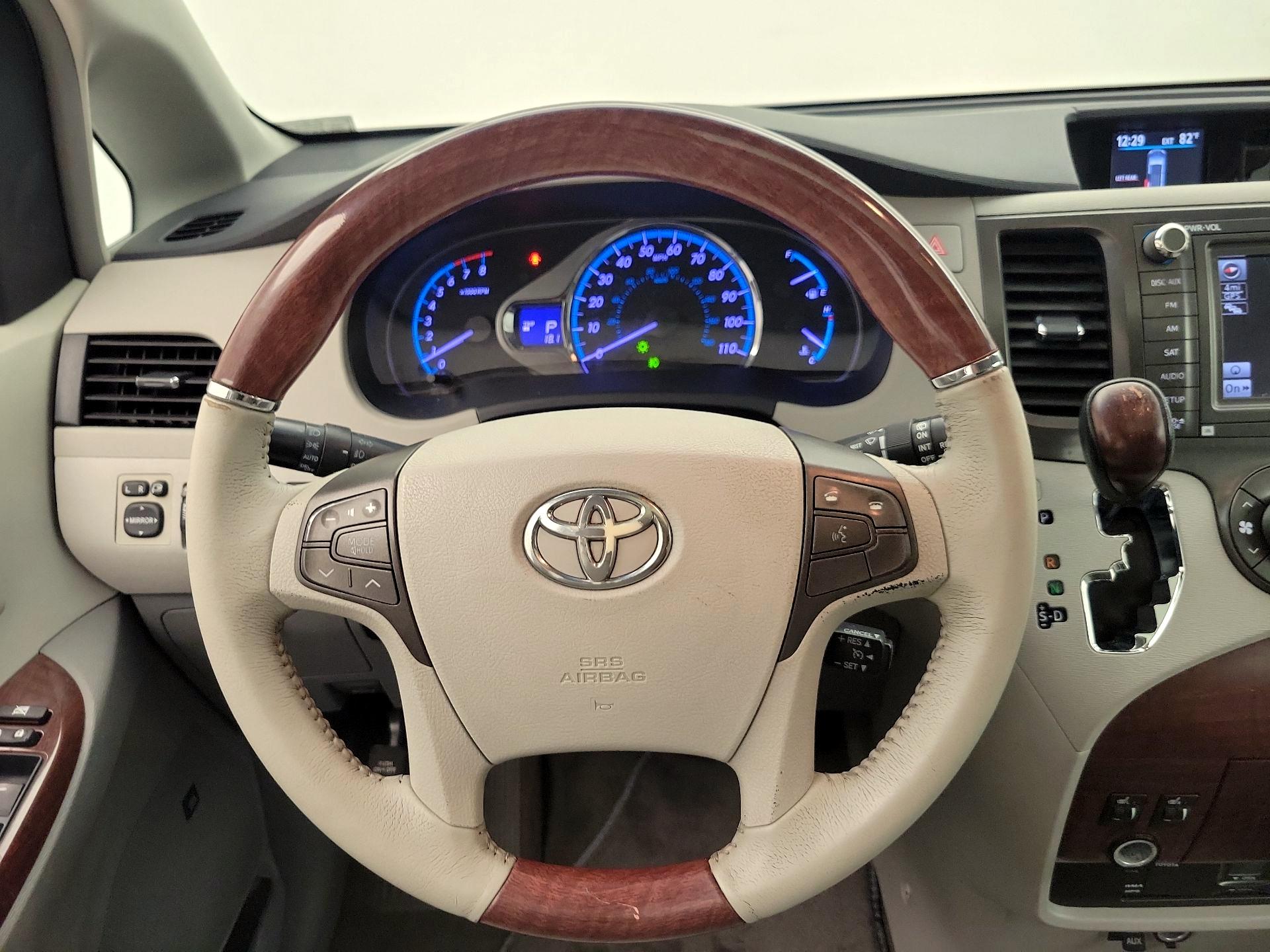 Thumbnail: 2013 Toyota Sienna - 10