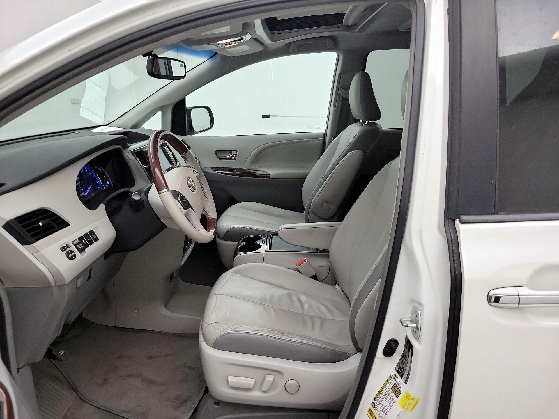 Thumbnail: 2013 Toyota Sienna - 11