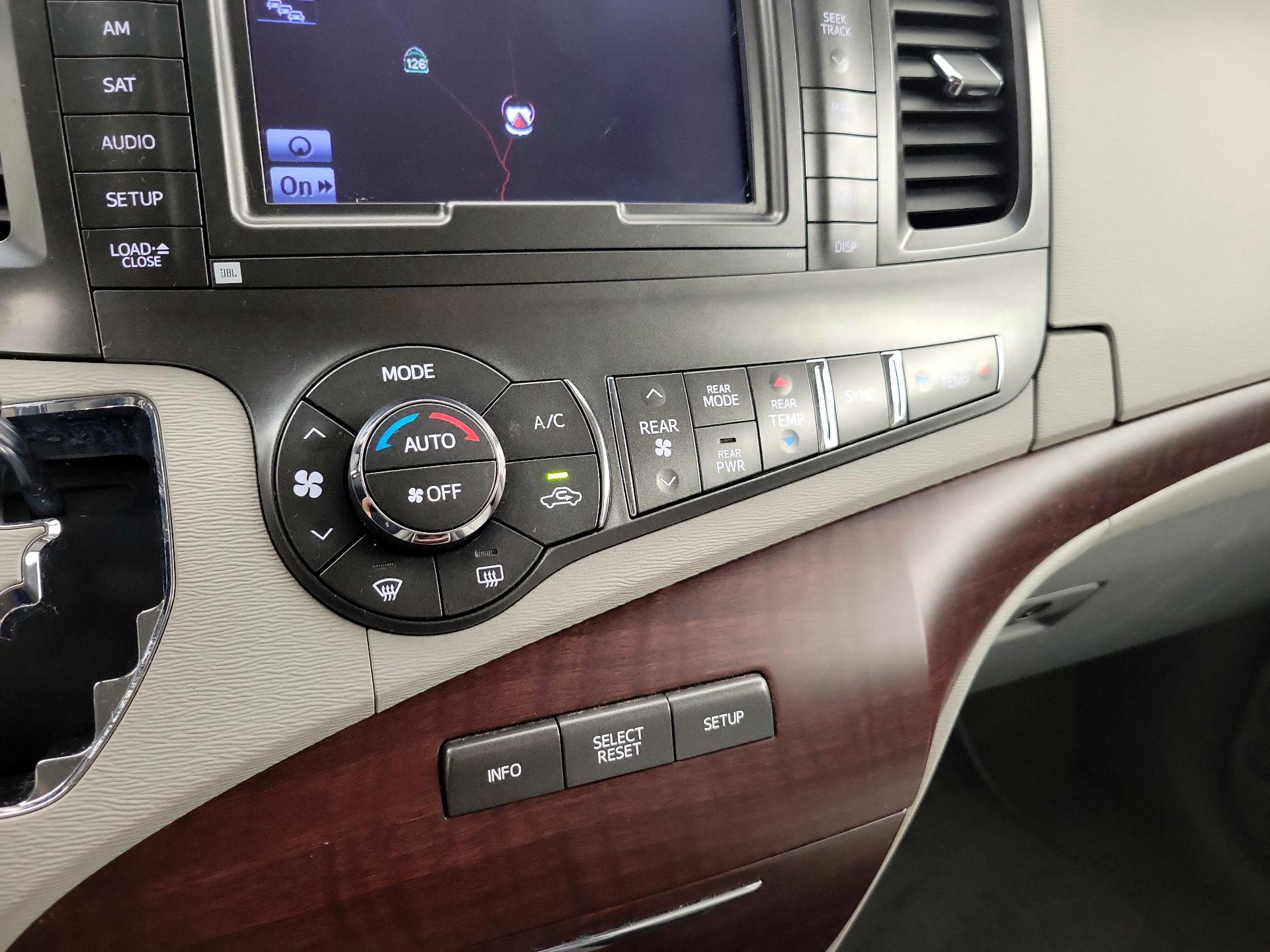 Thumbnail: 2013 Toyota Sienna - 17