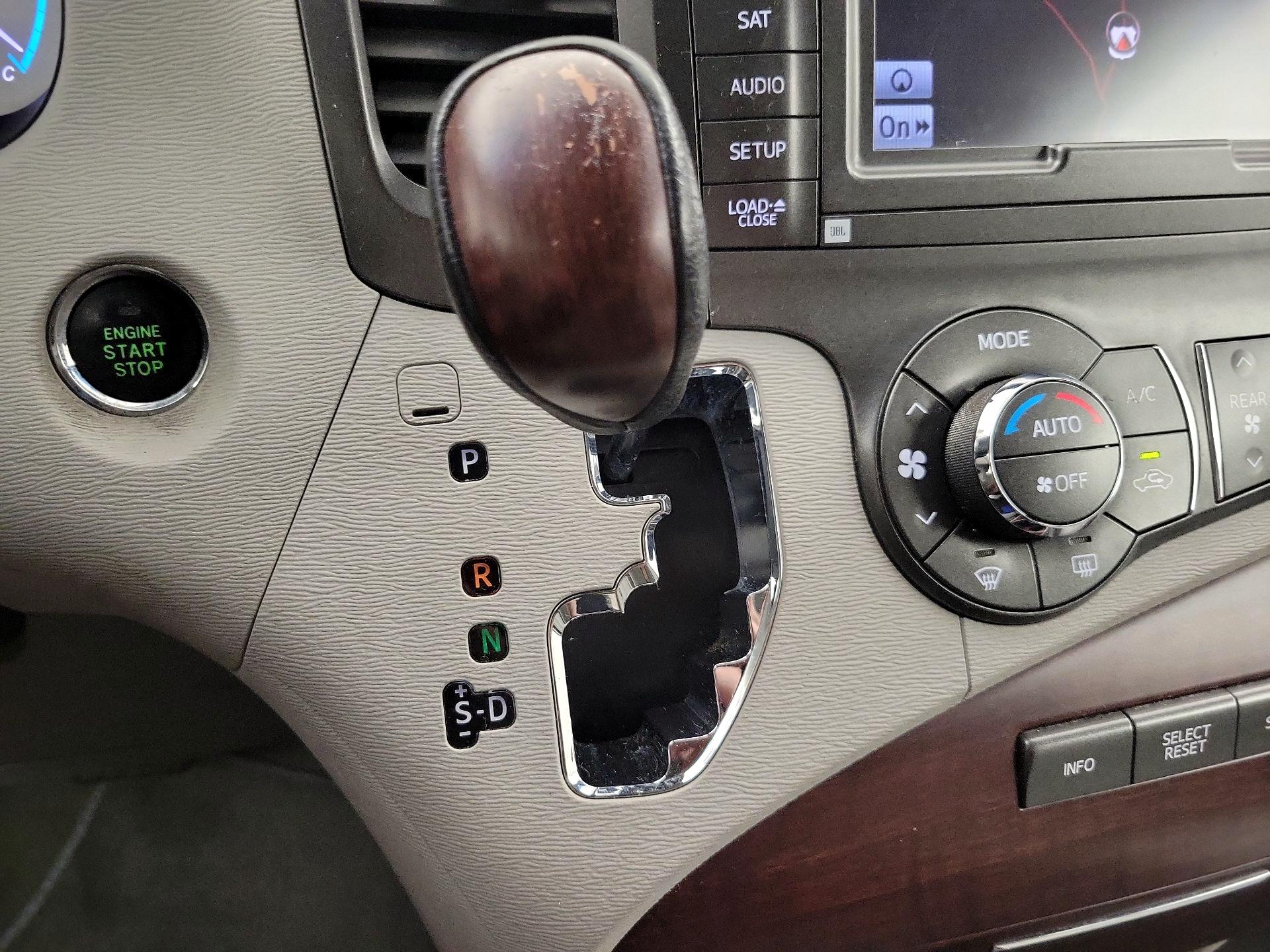 Thumbnail: 2013 Toyota Sienna - 18