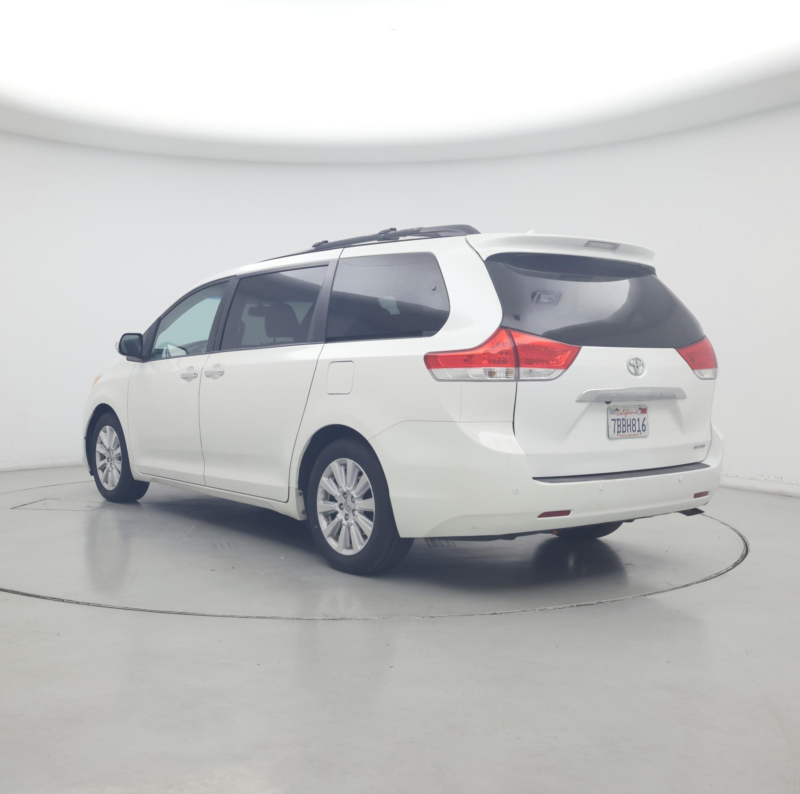 Thumbnail: 2013 Toyota Sienna - 2