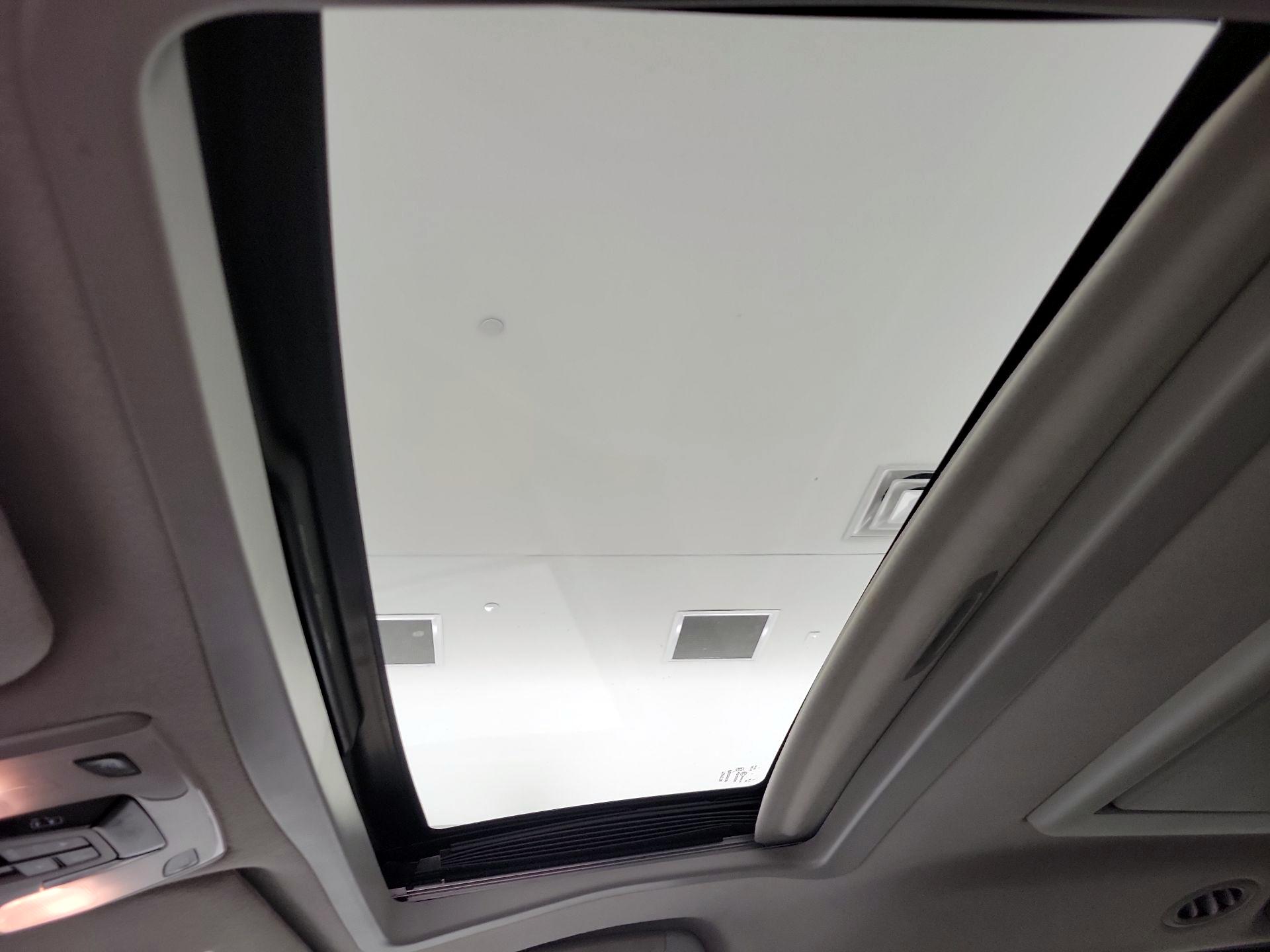 Thumbnail: 2013 Toyota Sienna - 20