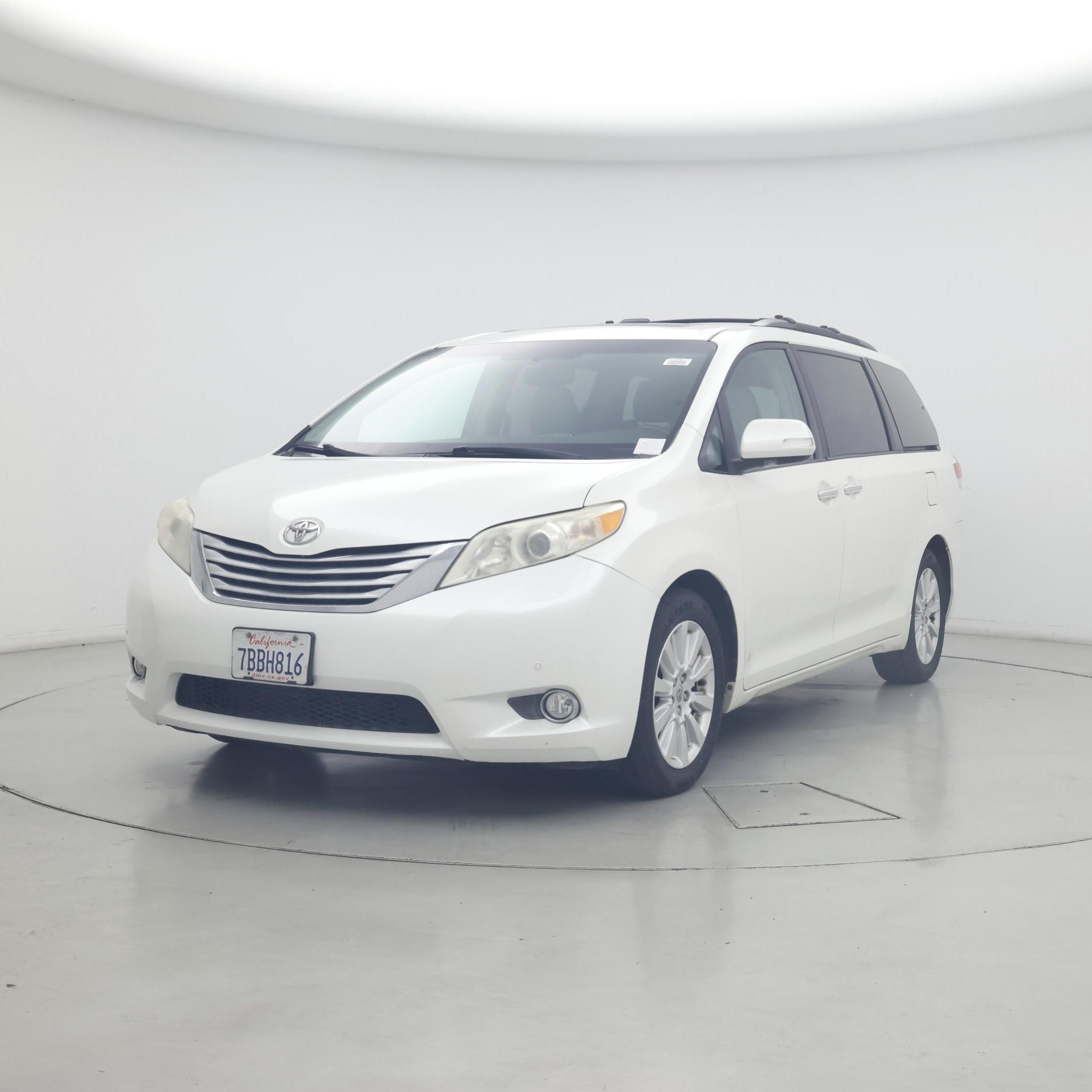 Thumbnail: 2013 Toyota Sienna - 4