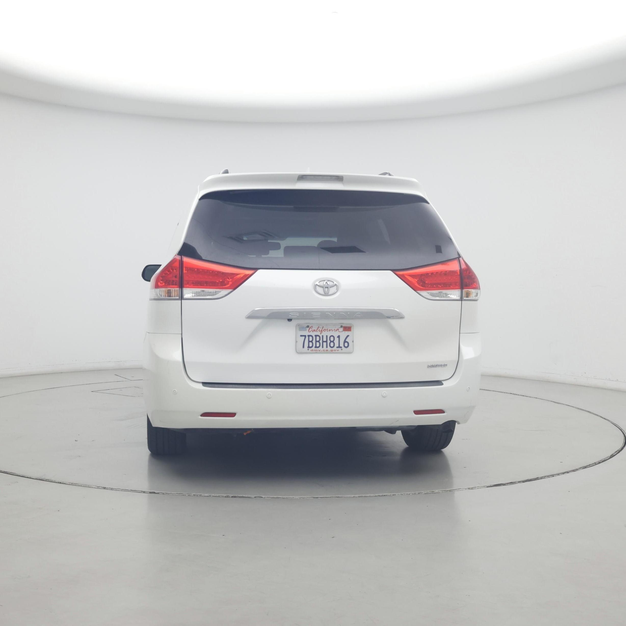 Thumbnail: 2013 Toyota Sienna - 6