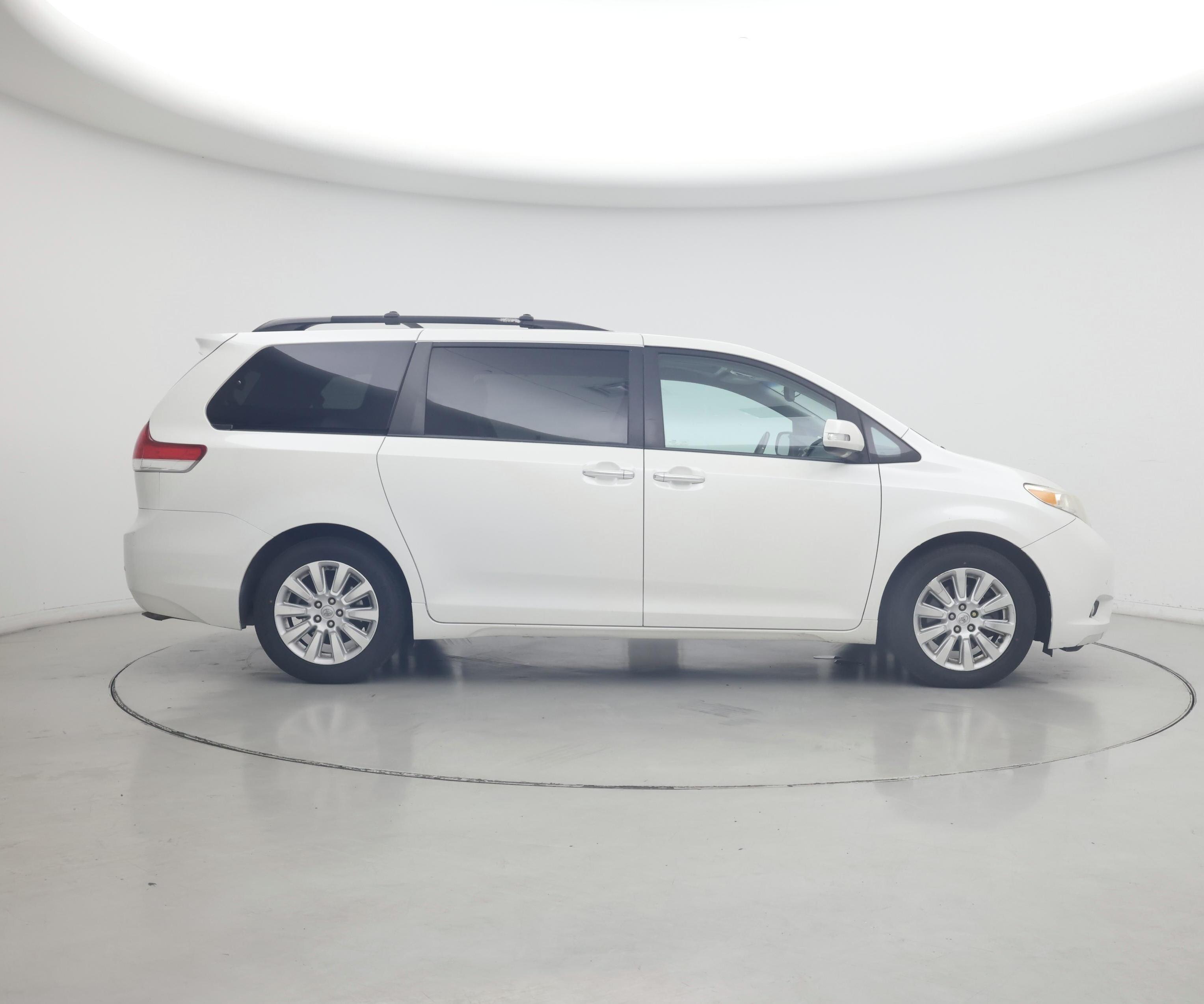 Thumbnail: 2013 Toyota Sienna - 7