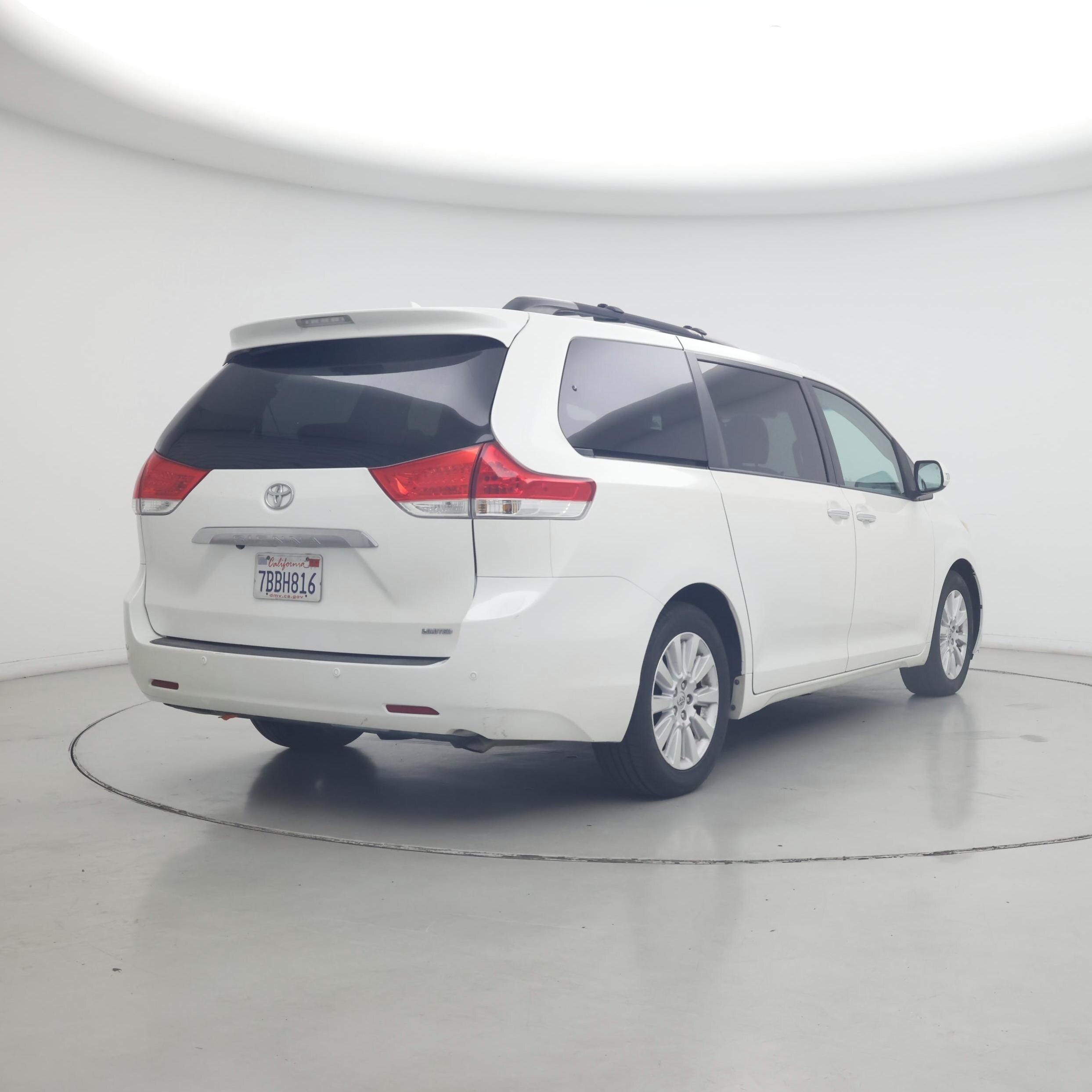 Thumbnail: 2013 Toyota Sienna - 8