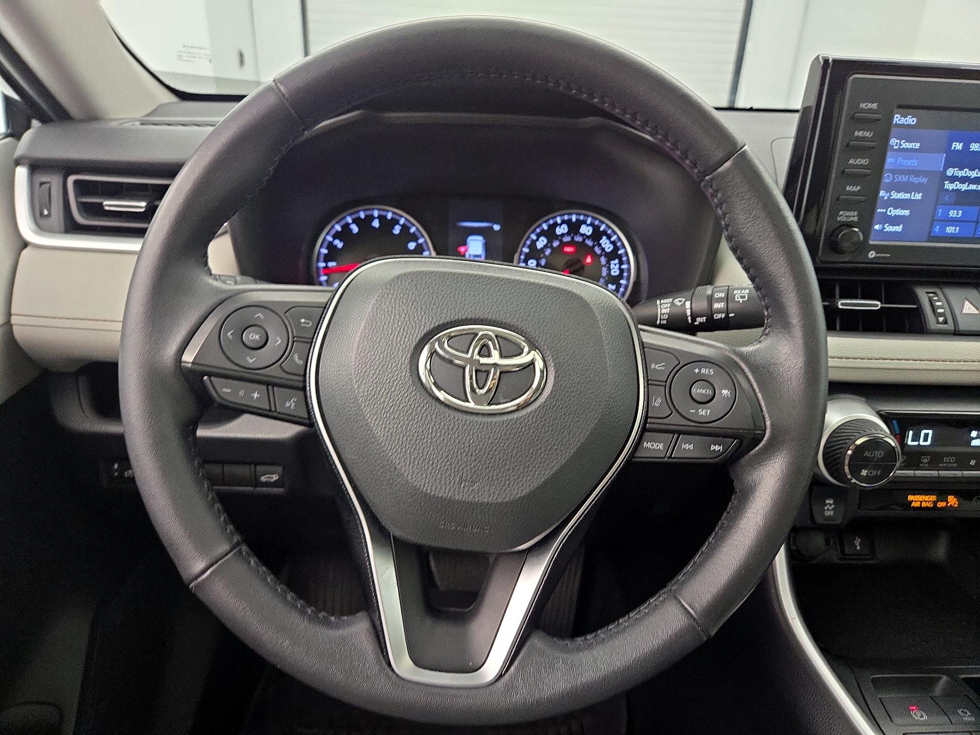Thumbnail: 2022 Toyota RAV4 - 10