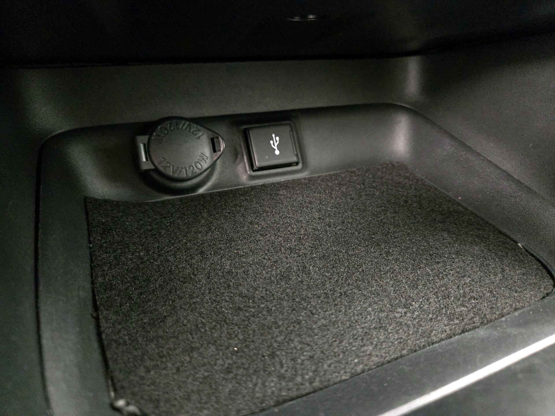 Thumbnail: 2022 Toyota RAV4 - 19