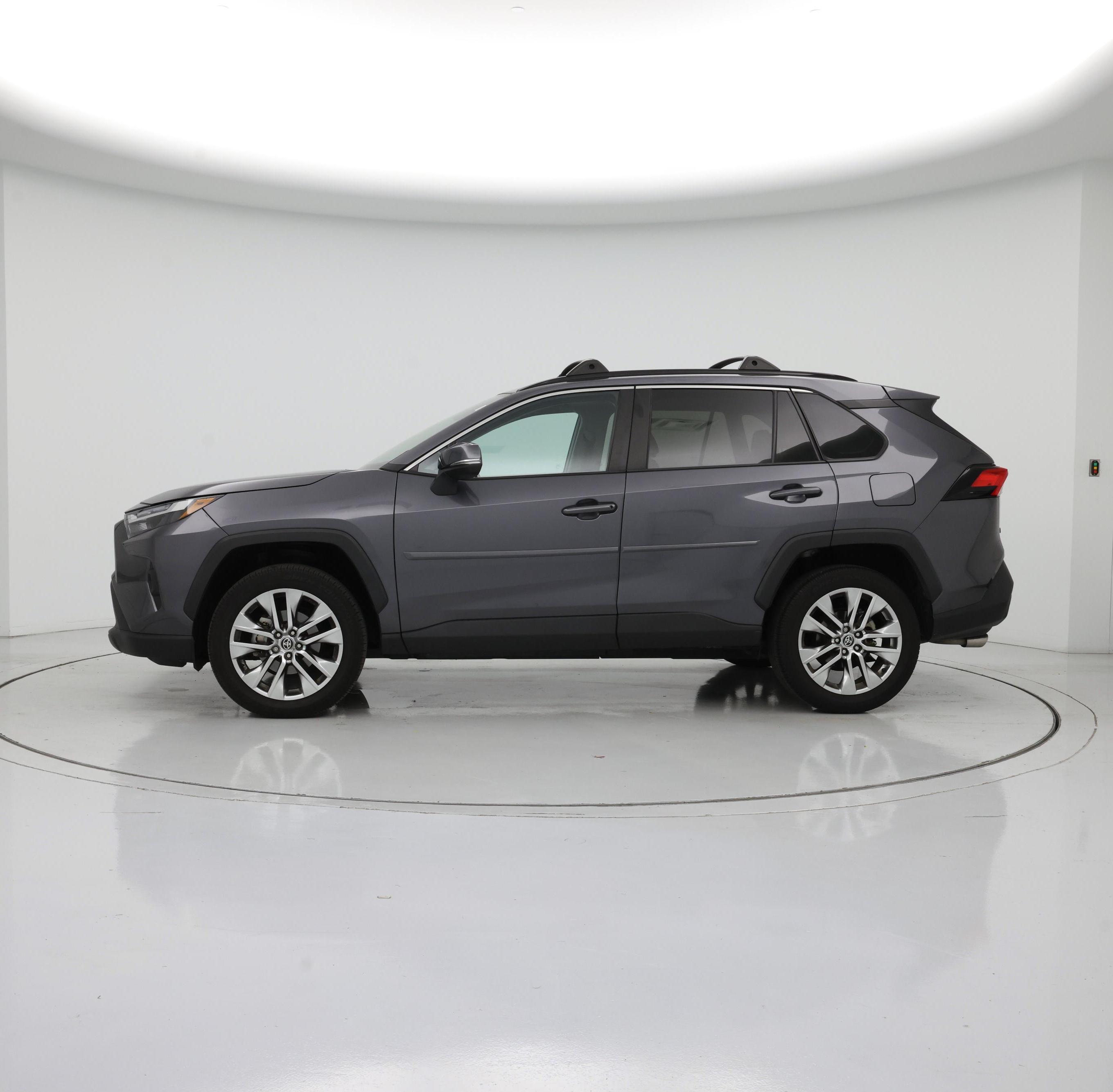 Thumbnail: 2022 Toyota RAV4 - 3