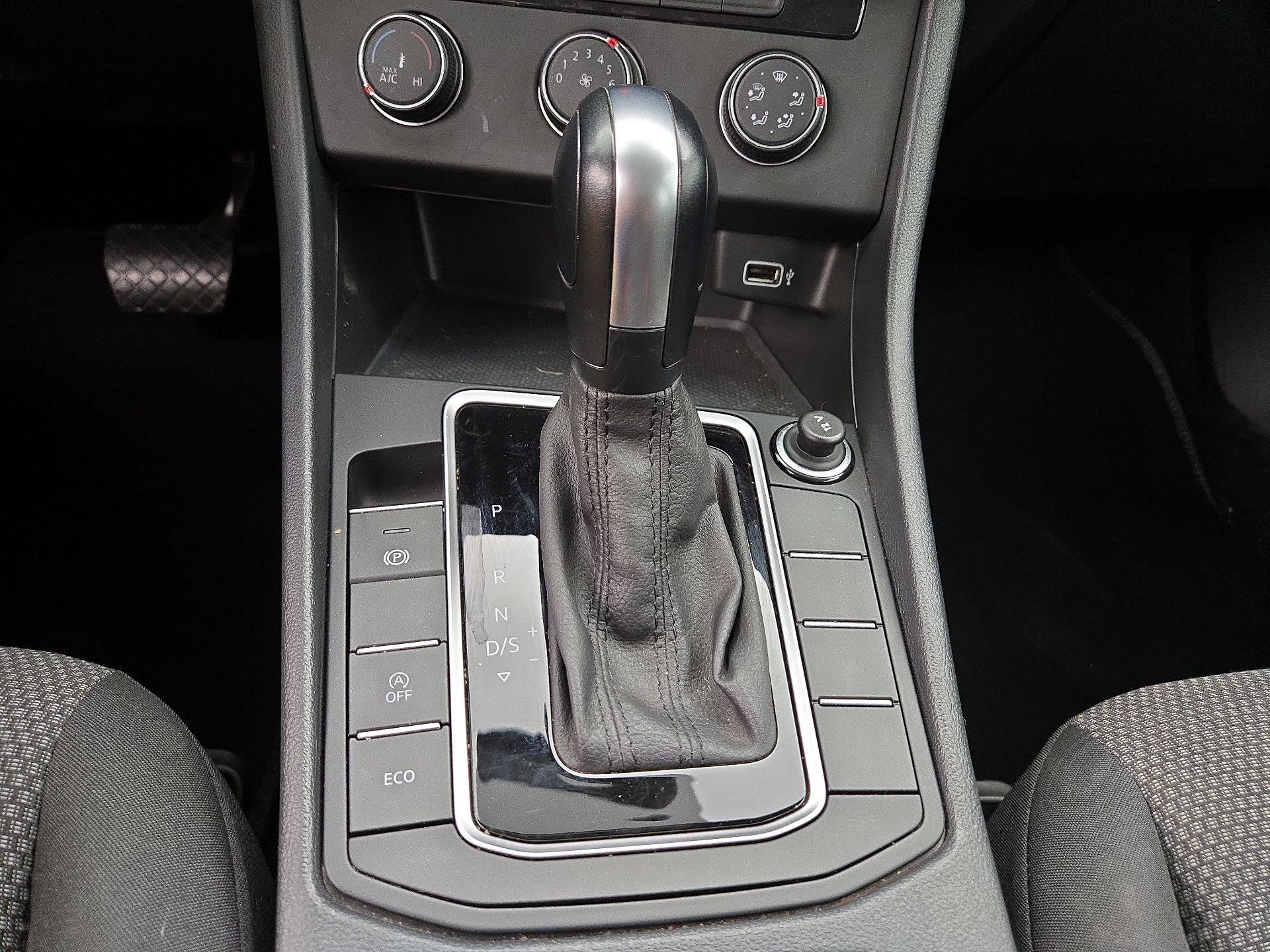 Thumbnail: 2019 Volkswagen Jetta - 17