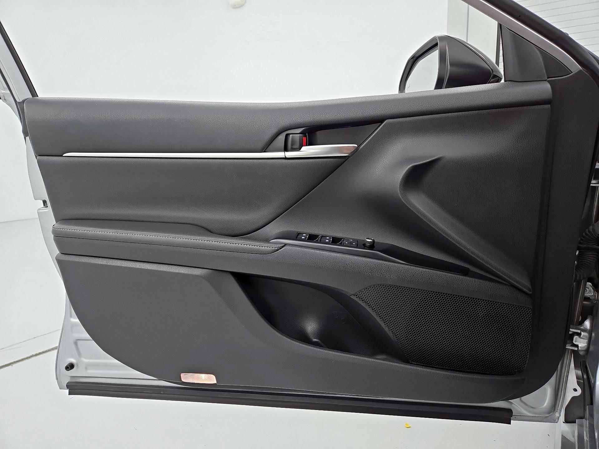 Thumbnail: 2019 Toyota Camry - 12