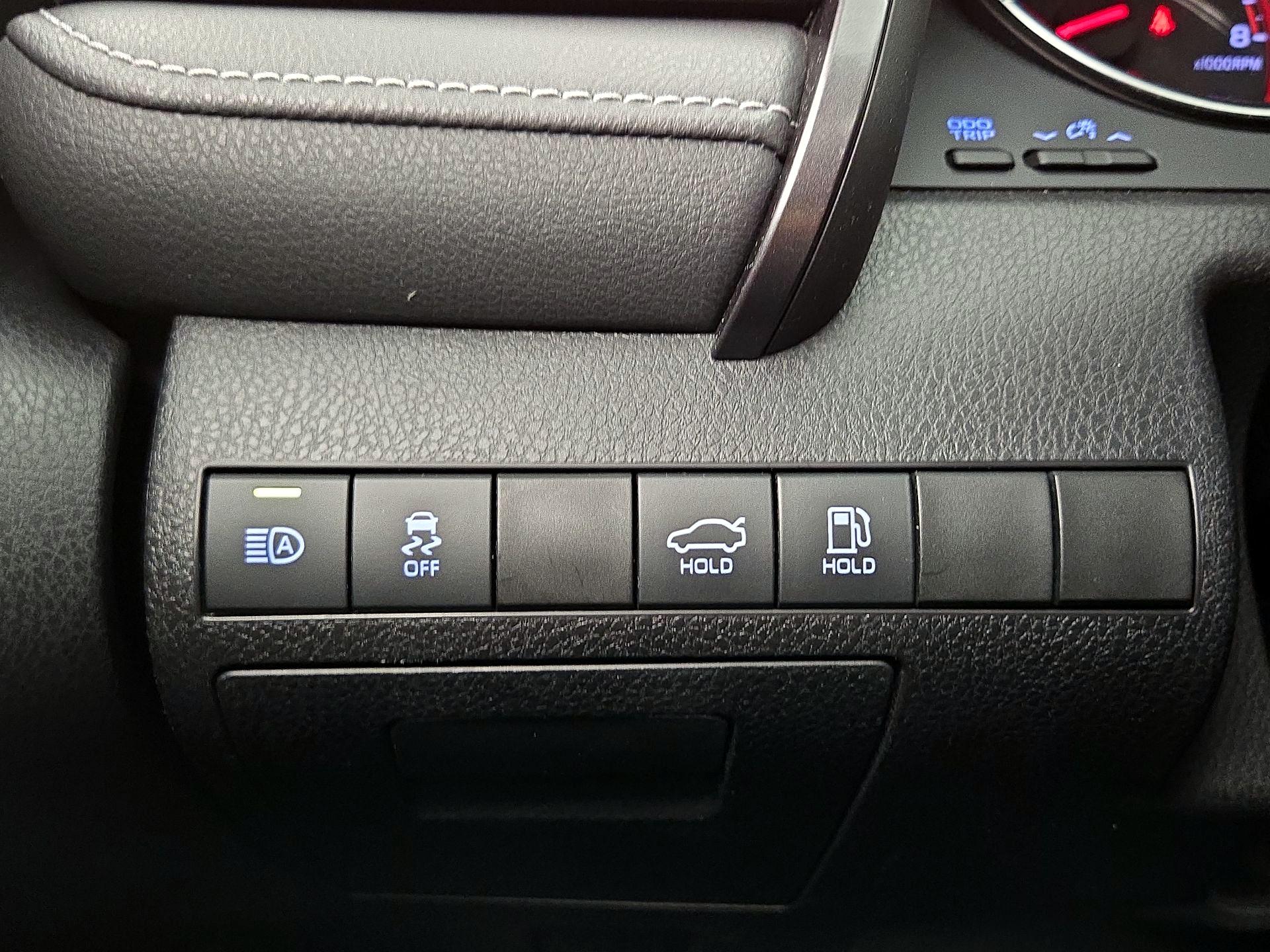 Thumbnail: 2019 Toyota Camry - 13