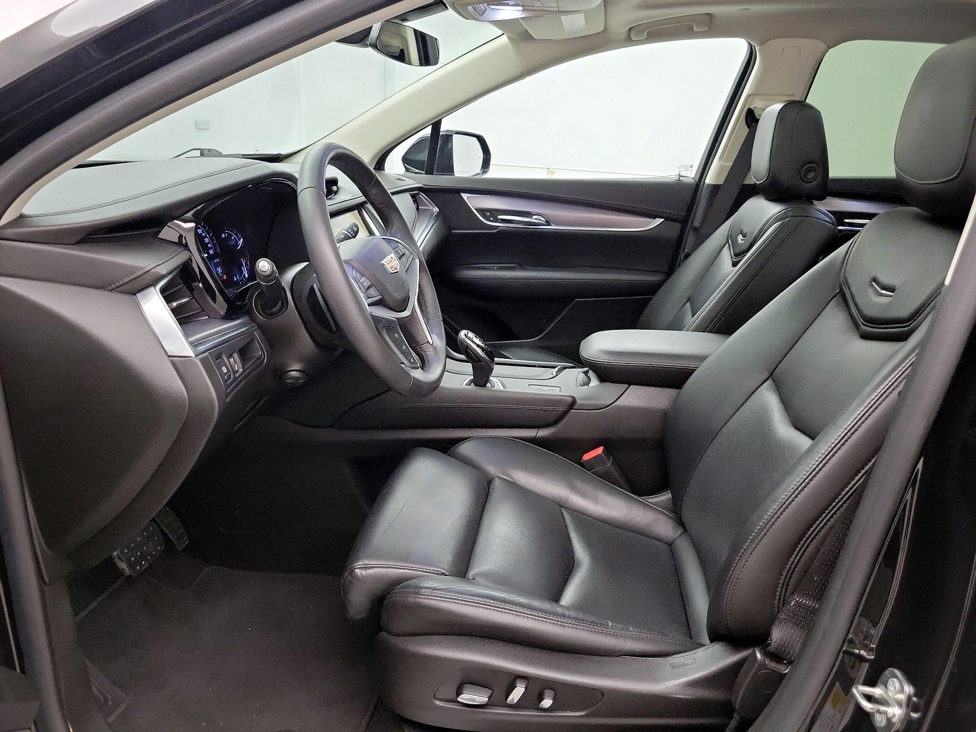 Thumbnail: 2017 Cadillac XT5 - 11
