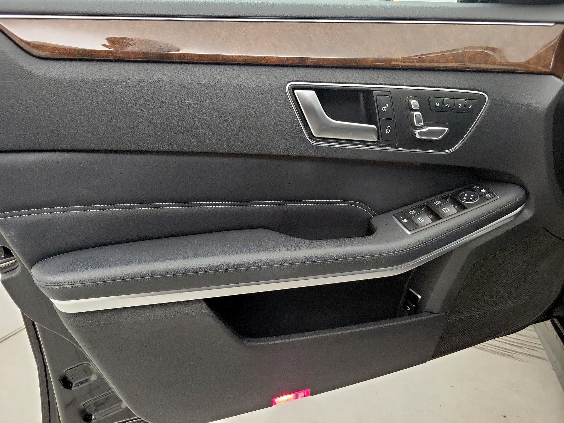 Thumbnail: 2016 Mercedes-Benz E-Class - 12