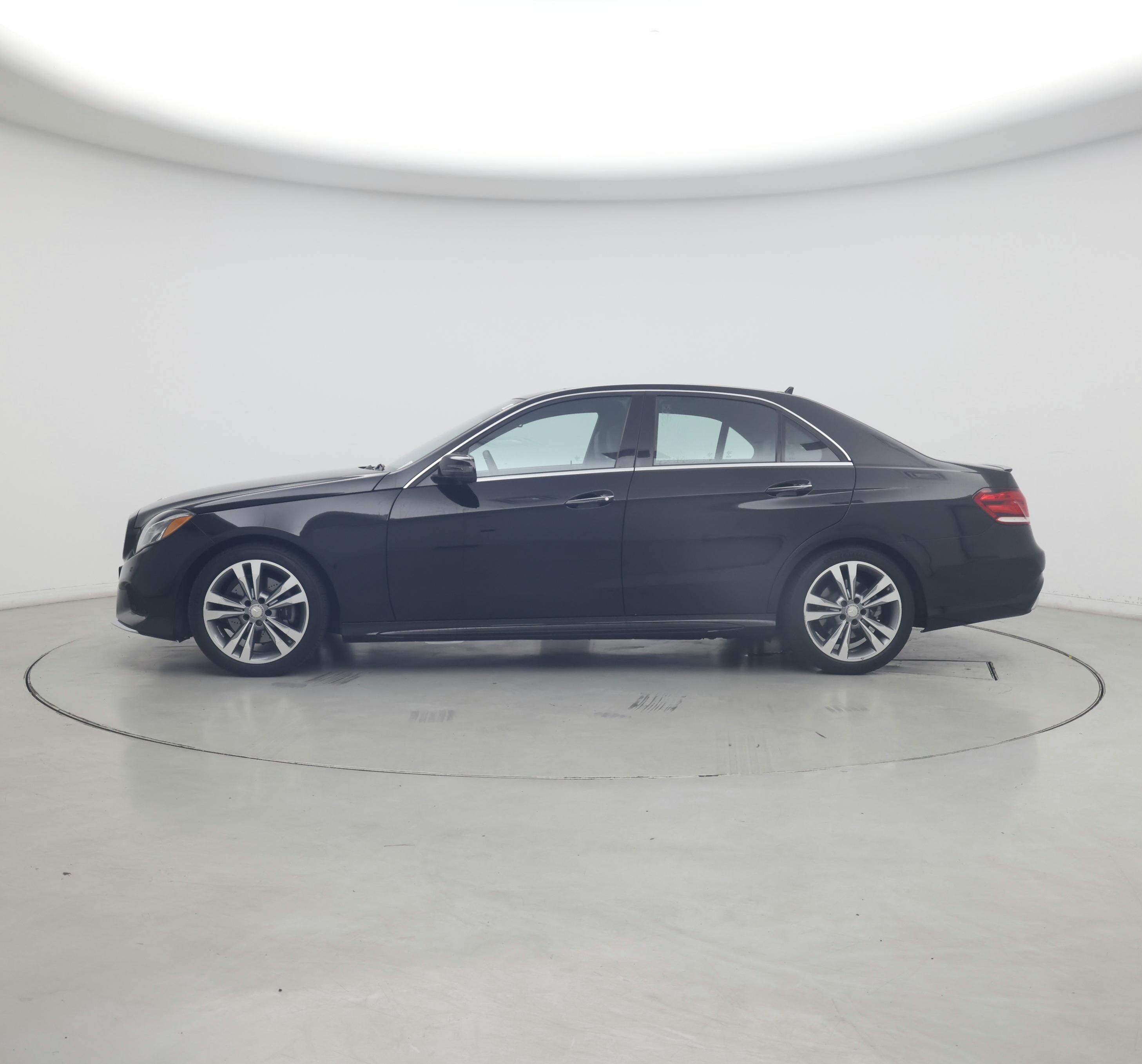 Thumbnail: 2016 Mercedes-Benz E-Class - 3