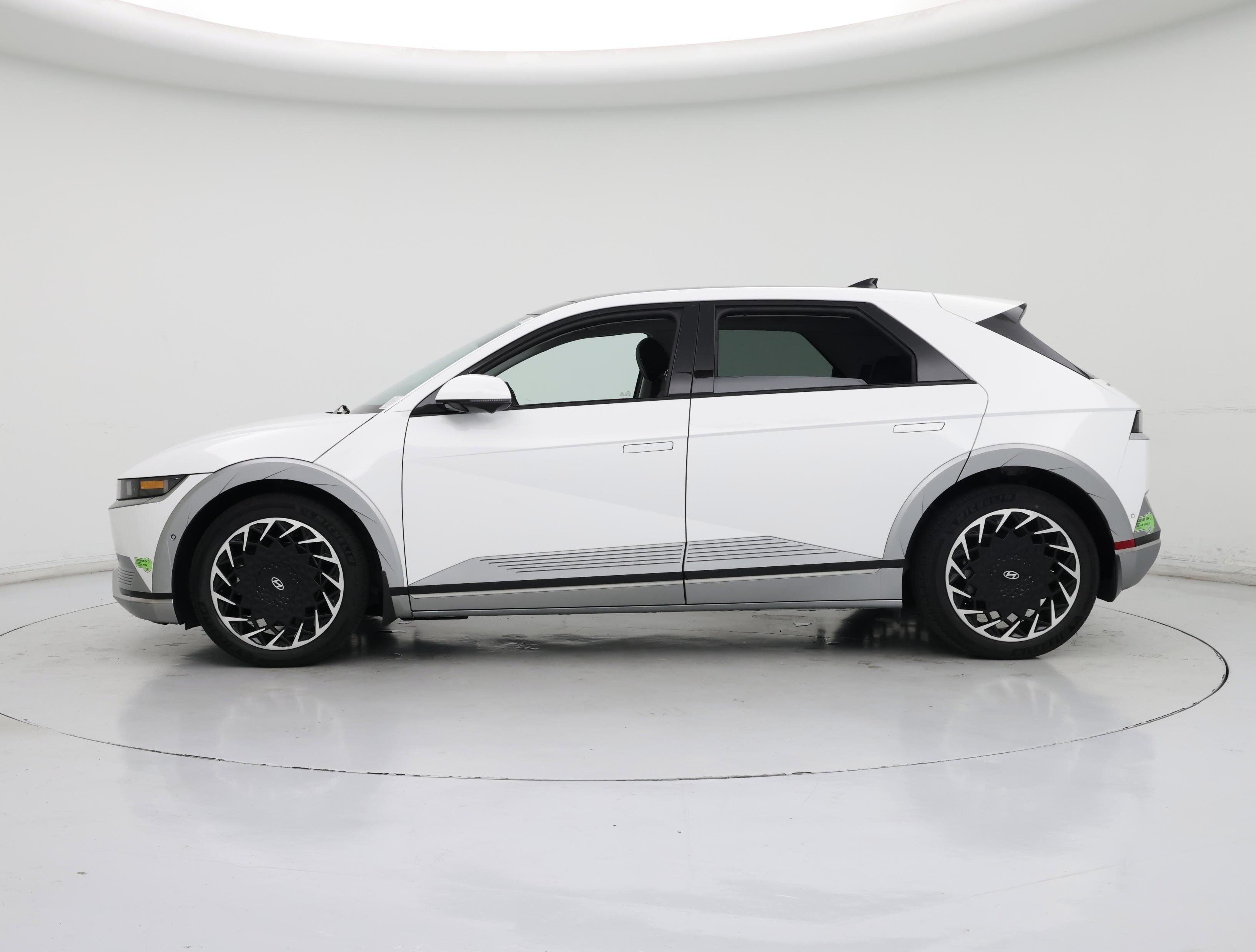 Thumbnail: 2023 Hyundai Ioniq 5 - 3