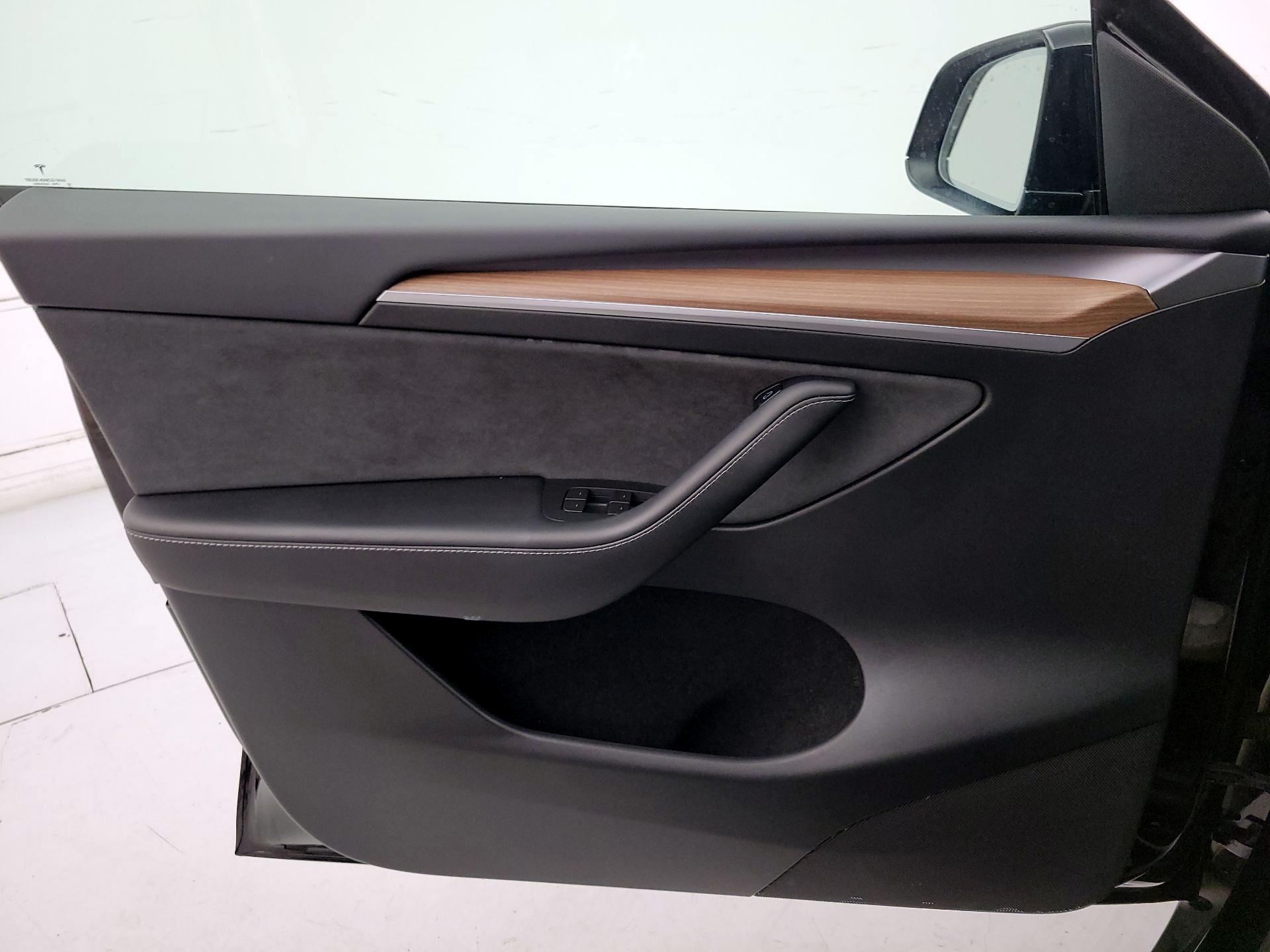 Thumbnail: 2023 Tesla Model Y - 12