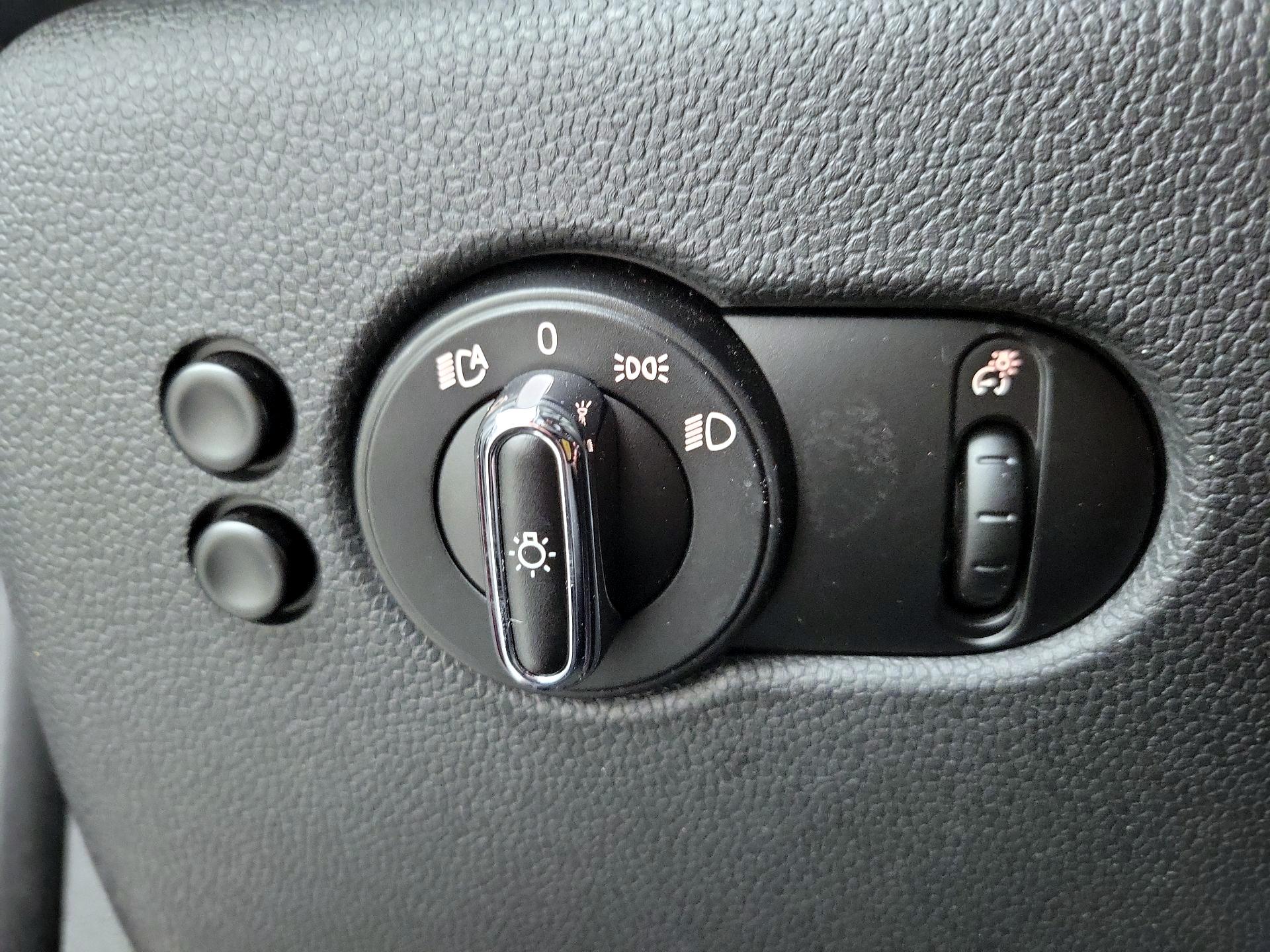 Thumbnail: 2015 MINI Cooper Hardtop - 13