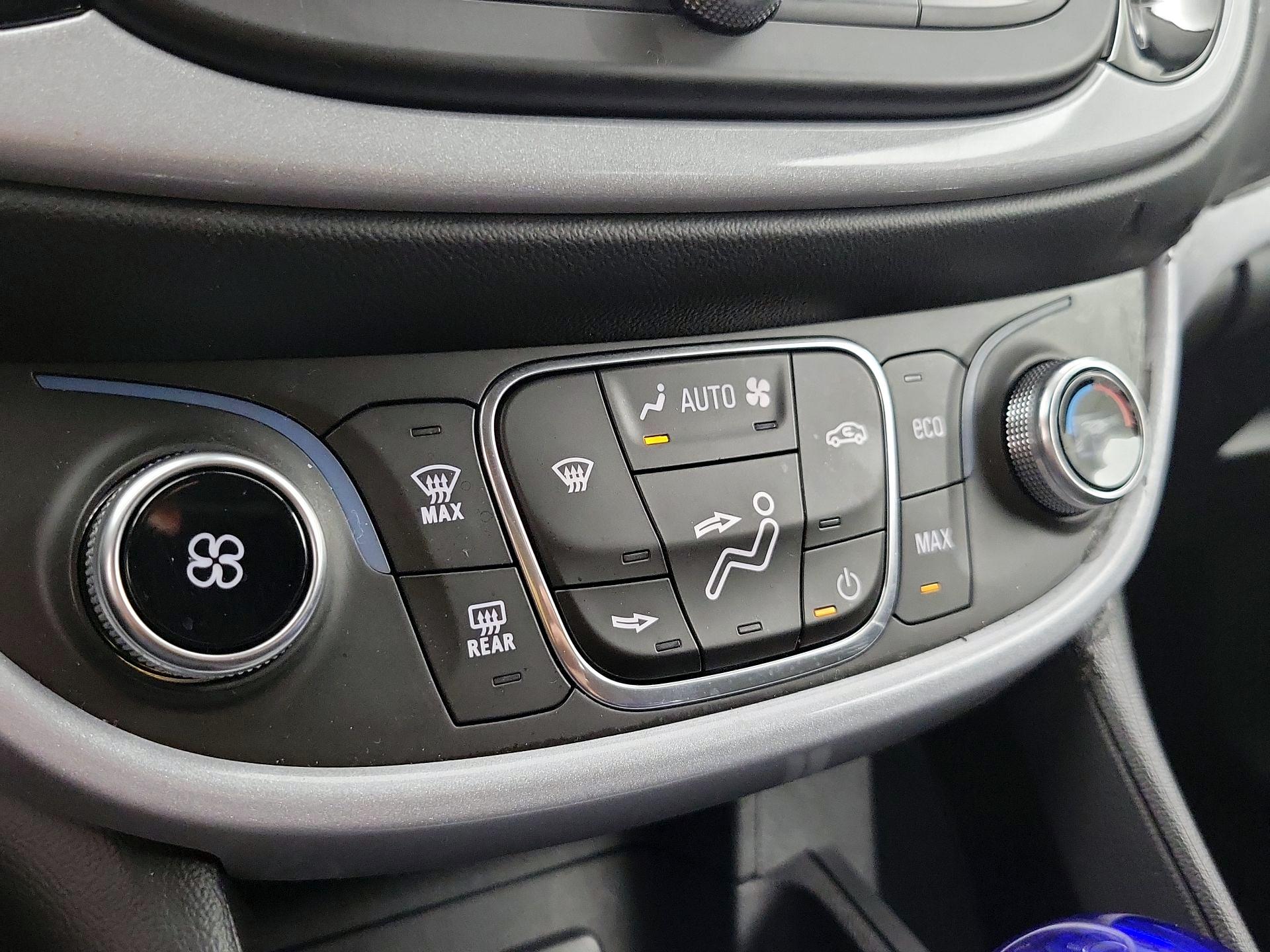 Thumbnail: 2018 Chevrolet Volt - 16