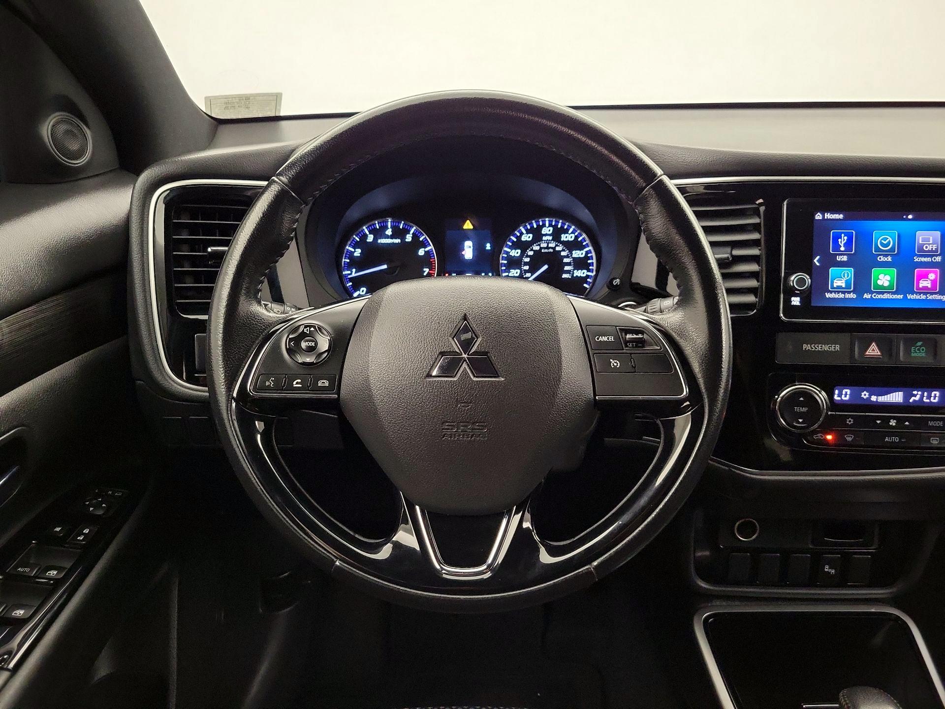 Thumbnail: 2018 Mitsubishi Outlander - 10