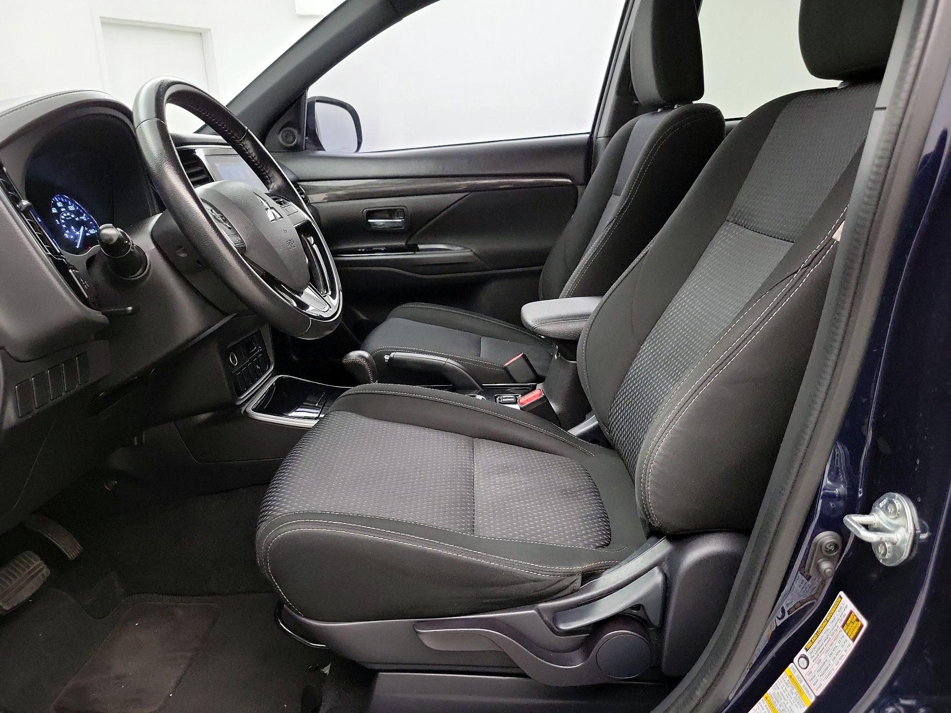 Thumbnail: 2018 Mitsubishi Outlander - 11