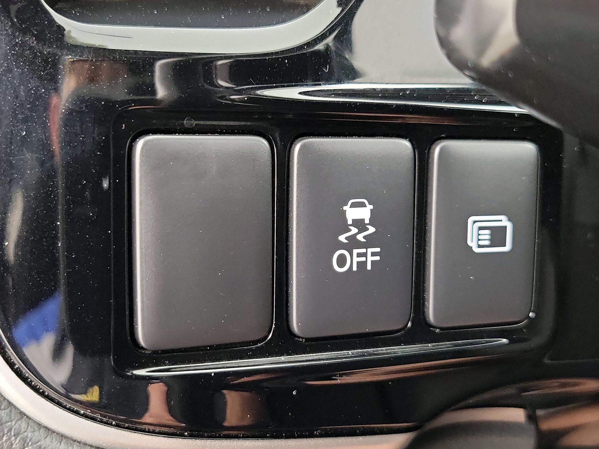 Thumbnail: 2018 Mitsubishi Outlander - 13