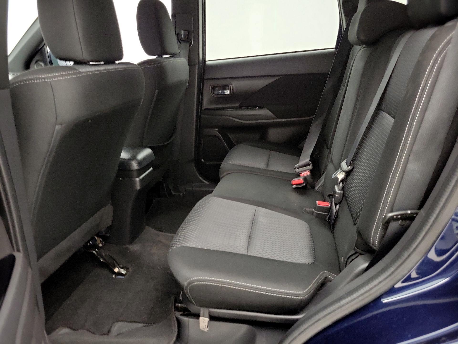 Thumbnail: 2018 Mitsubishi Outlander - 20