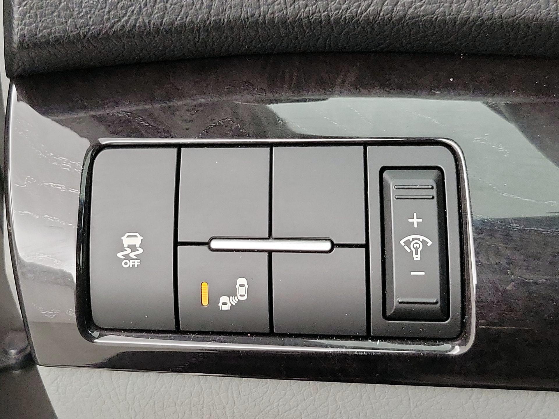Thumbnail: 2014 Kia Sorento - 13