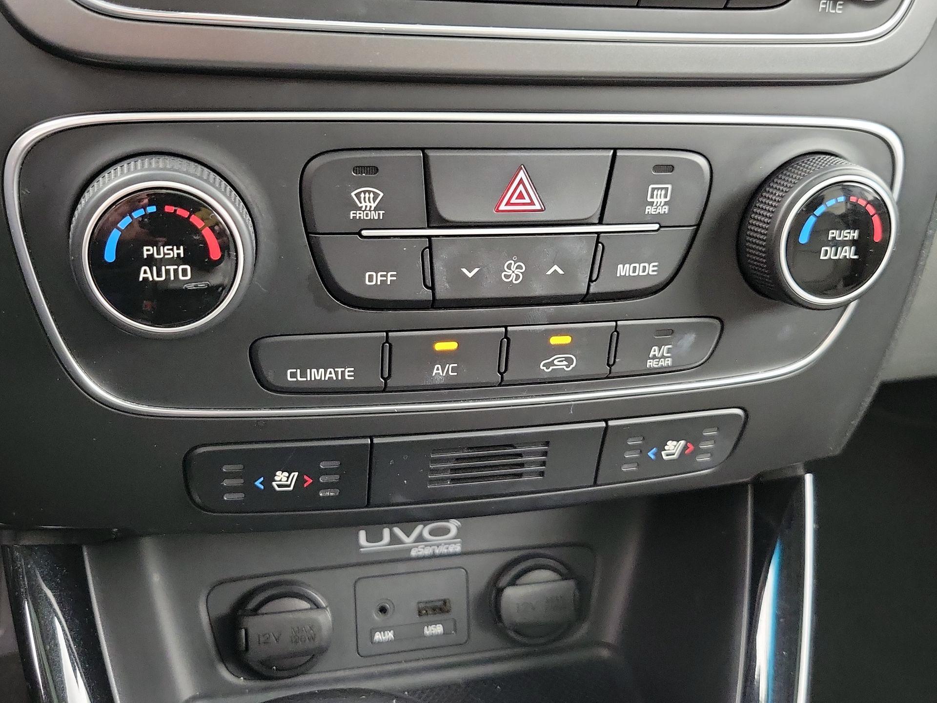 Thumbnail: 2014 Kia Sorento - 17