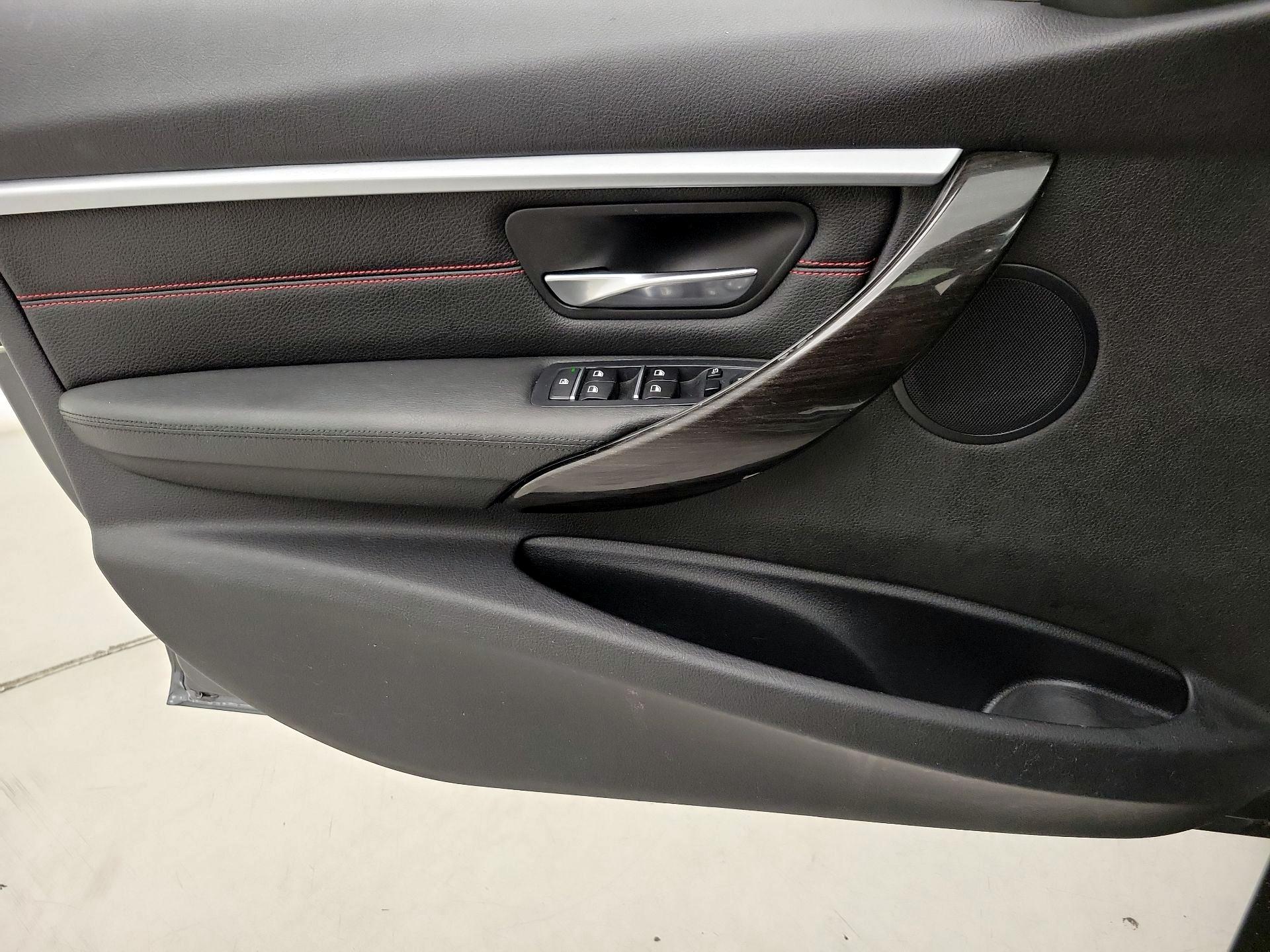 Thumbnail: 2016 BMW 3 Series - 12