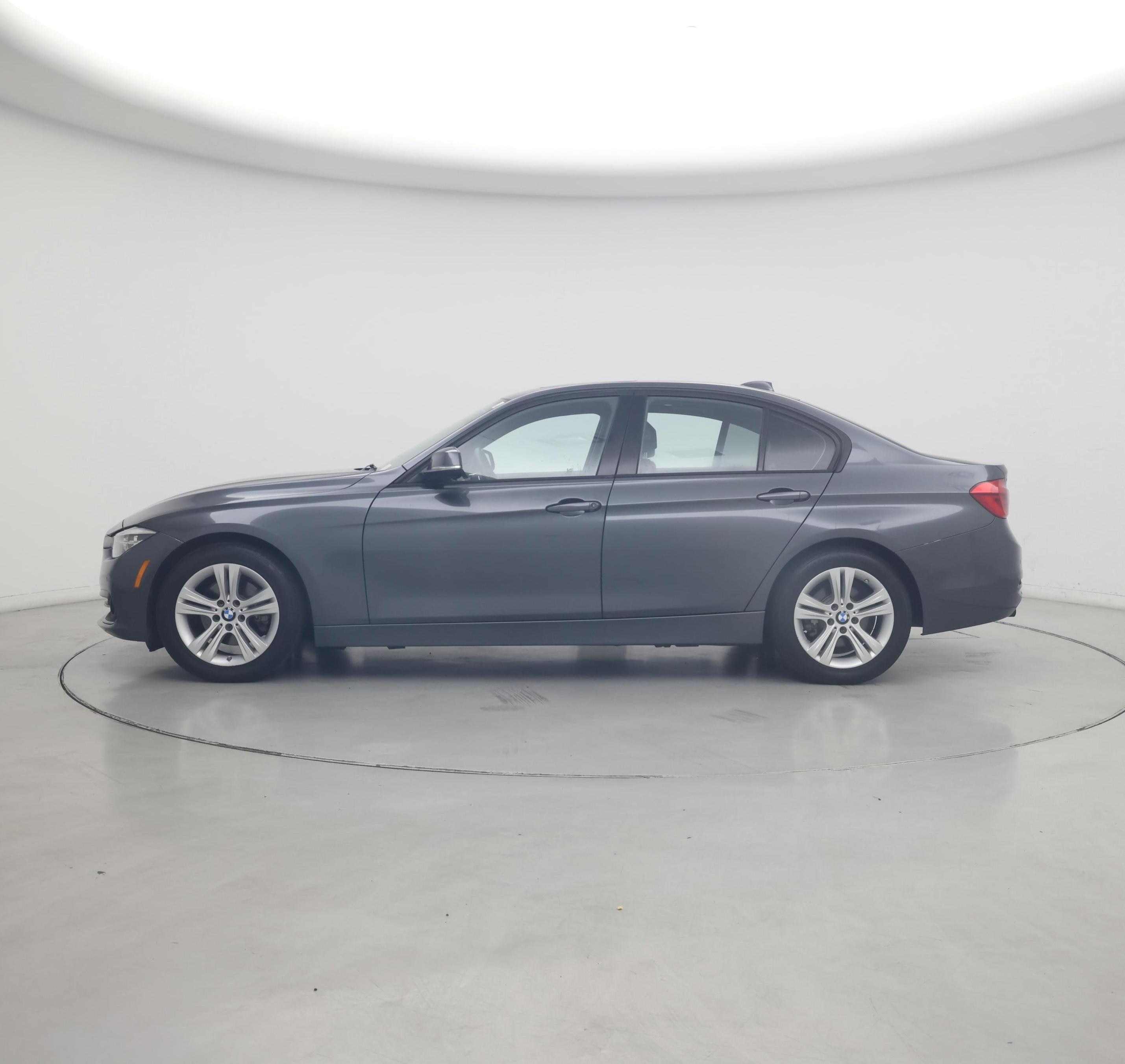 Thumbnail: 2016 BMW 3 Series - 3