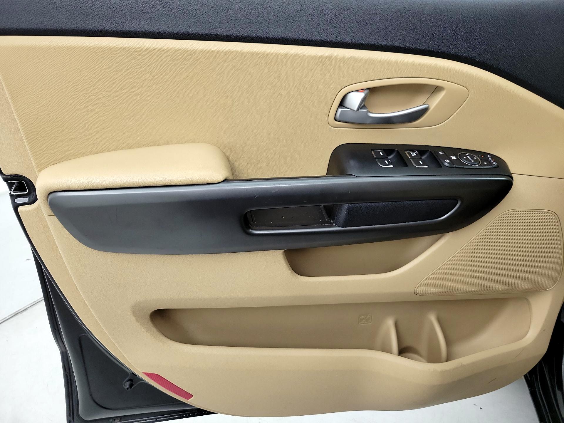 Thumbnail: 2017 Kia Sedona - 12