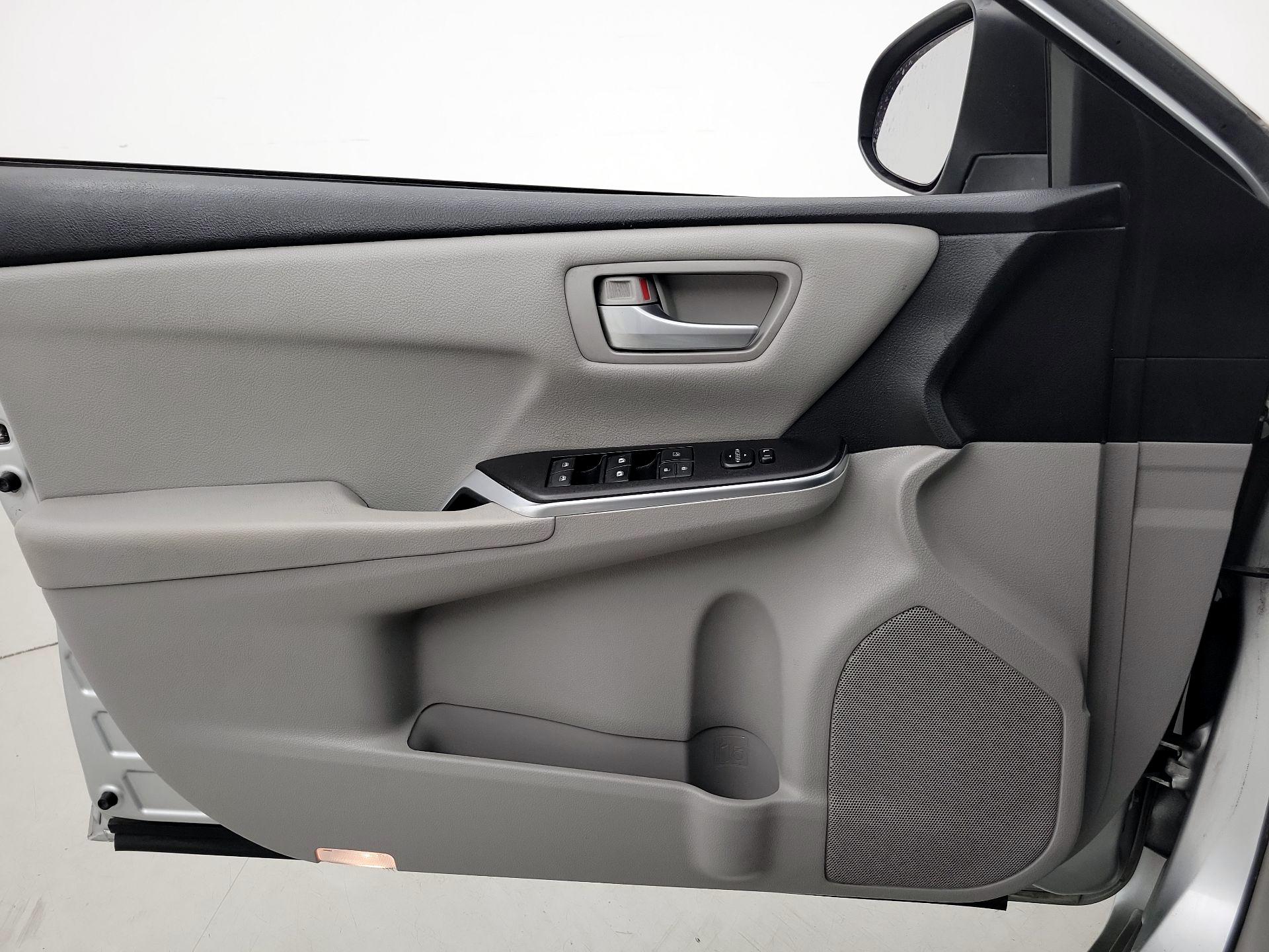 Thumbnail: 2017 Toyota Camry - 12