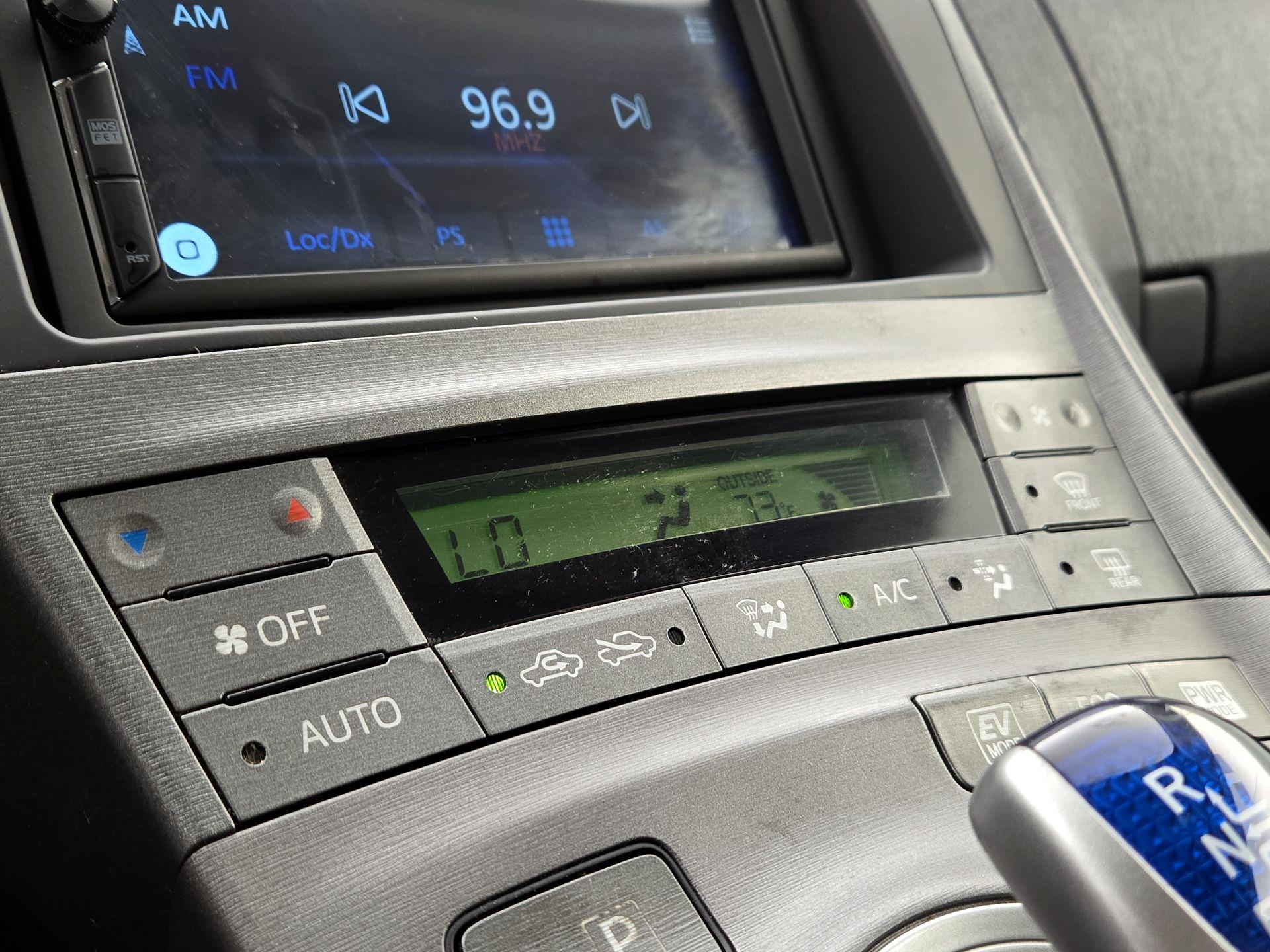 Thumbnail: 2015 Toyota Prius - 16